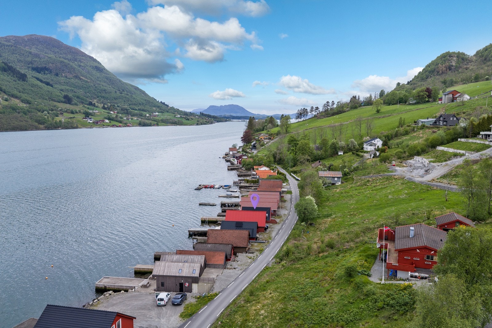 Fjorden inviterer til mange spennende aktiviteter som båtliv, fiske eller bare det å nyte den maritime stemningen. Galleribilde