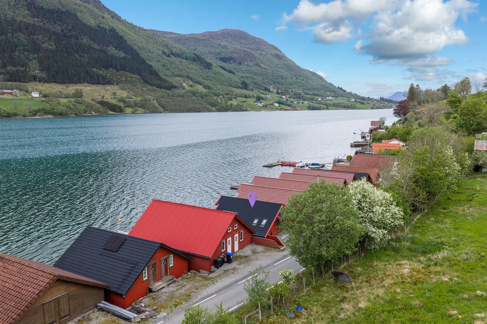 Flott beliggende fritidseiendom på Dreganes med nydelig utsikt over fjorden. Vestvendt mot Ølensfjorden. Galleribilde