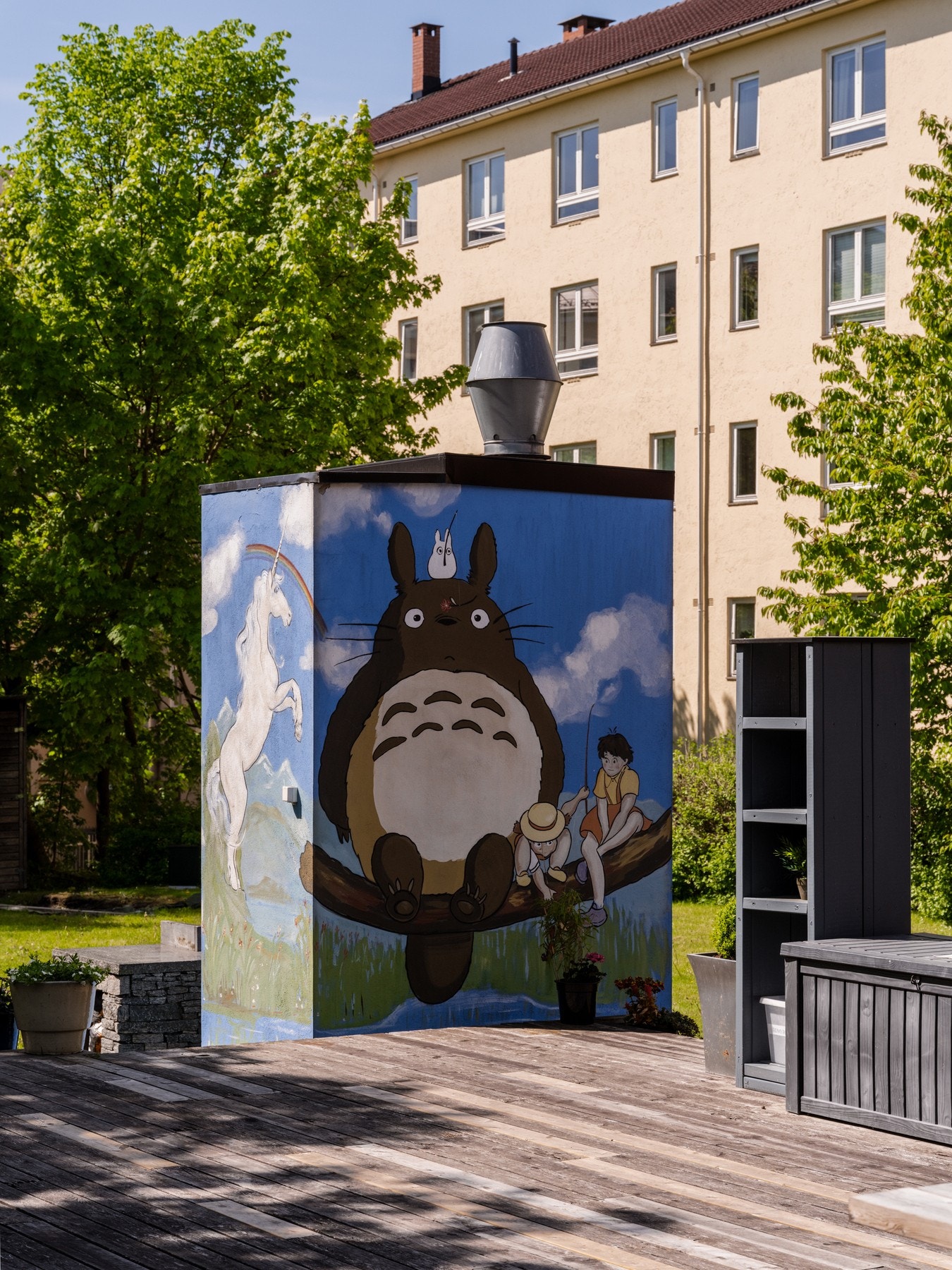 Kunstinnslag i bakgården fra Axel Dahlgren. Galleribilde