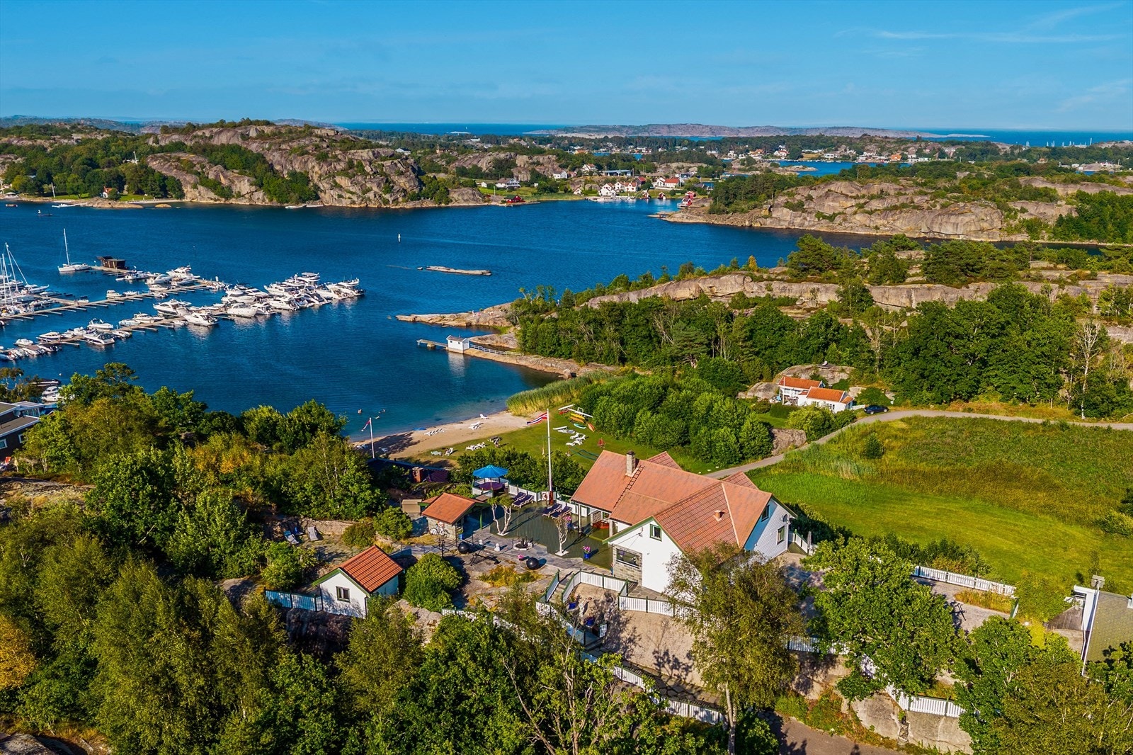 Velkommen til et flott feriested, med fantastisk beliggenhet på toppen av Havna! Galleribilde