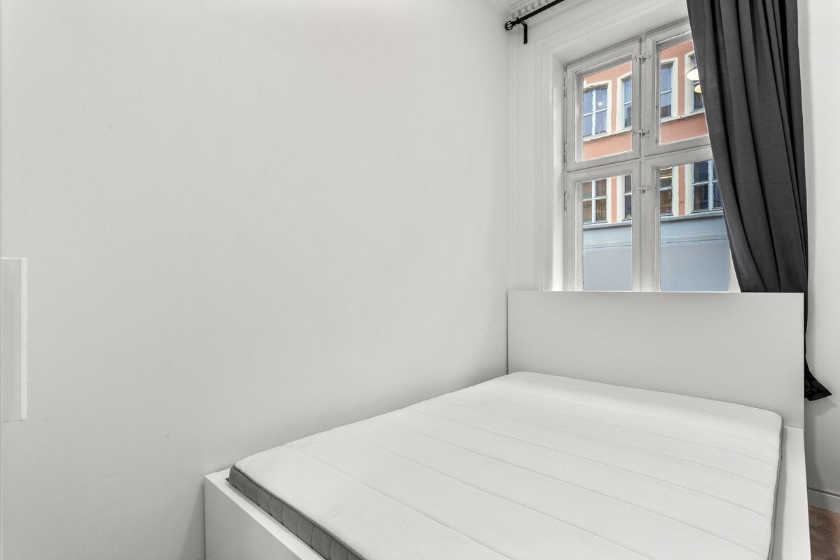 Soverom 2 - møblert med 140 seng og skap Galleribilde