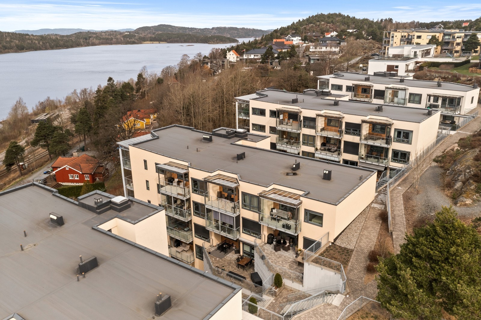 Moderne boligblokker i et område under utvikling, med fokus på bokvalitet og gode uteområder. Galleribilde