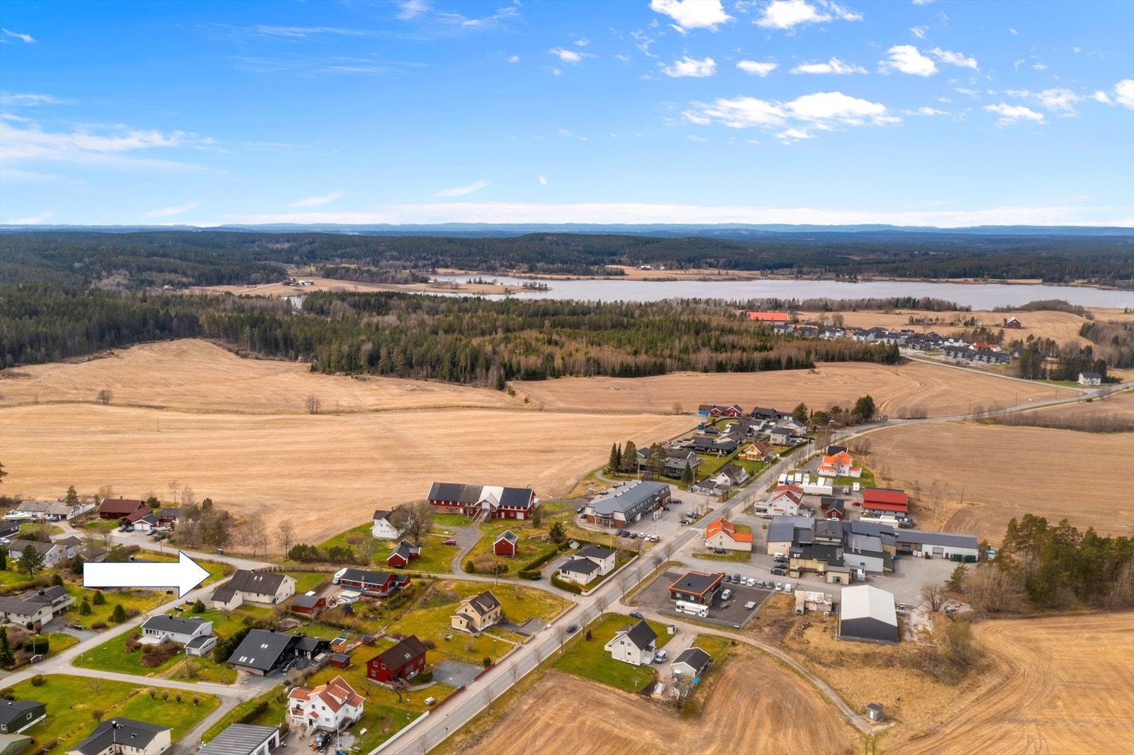 I Svinndal har du utallige turmuligheter i skog og mark. Sæbyvannet ser du på bildet. Galleribilde
