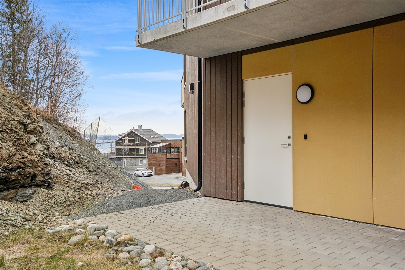Boligområdet består hovedsakelig av eneboliger og tomannsboliger fordelt på ca 50 husstander. Området er svært tilrettelagt for barnefamilier som også er hovedtyngden av de boende. Galleribilde