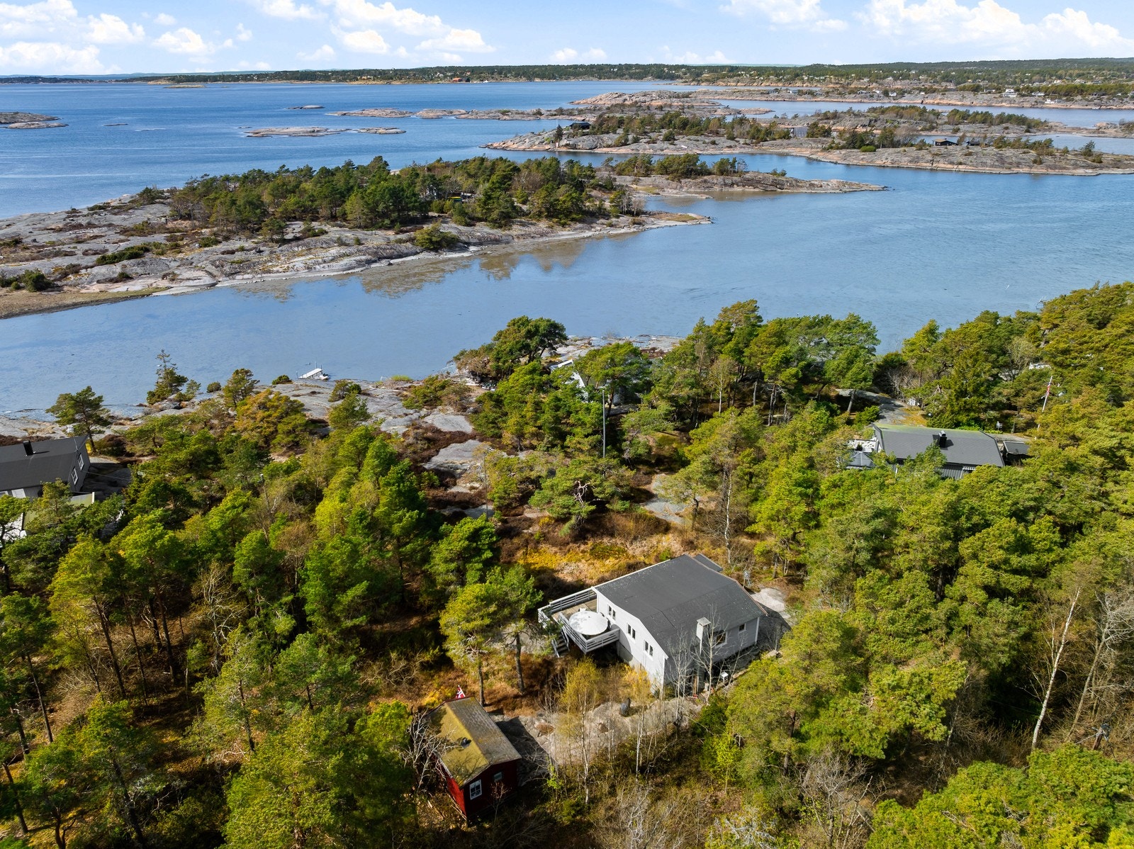 Silje Bruun Langø v/ DNB Eiendom har gleden av å presentere Sandvikaveien 159! Galleribilde