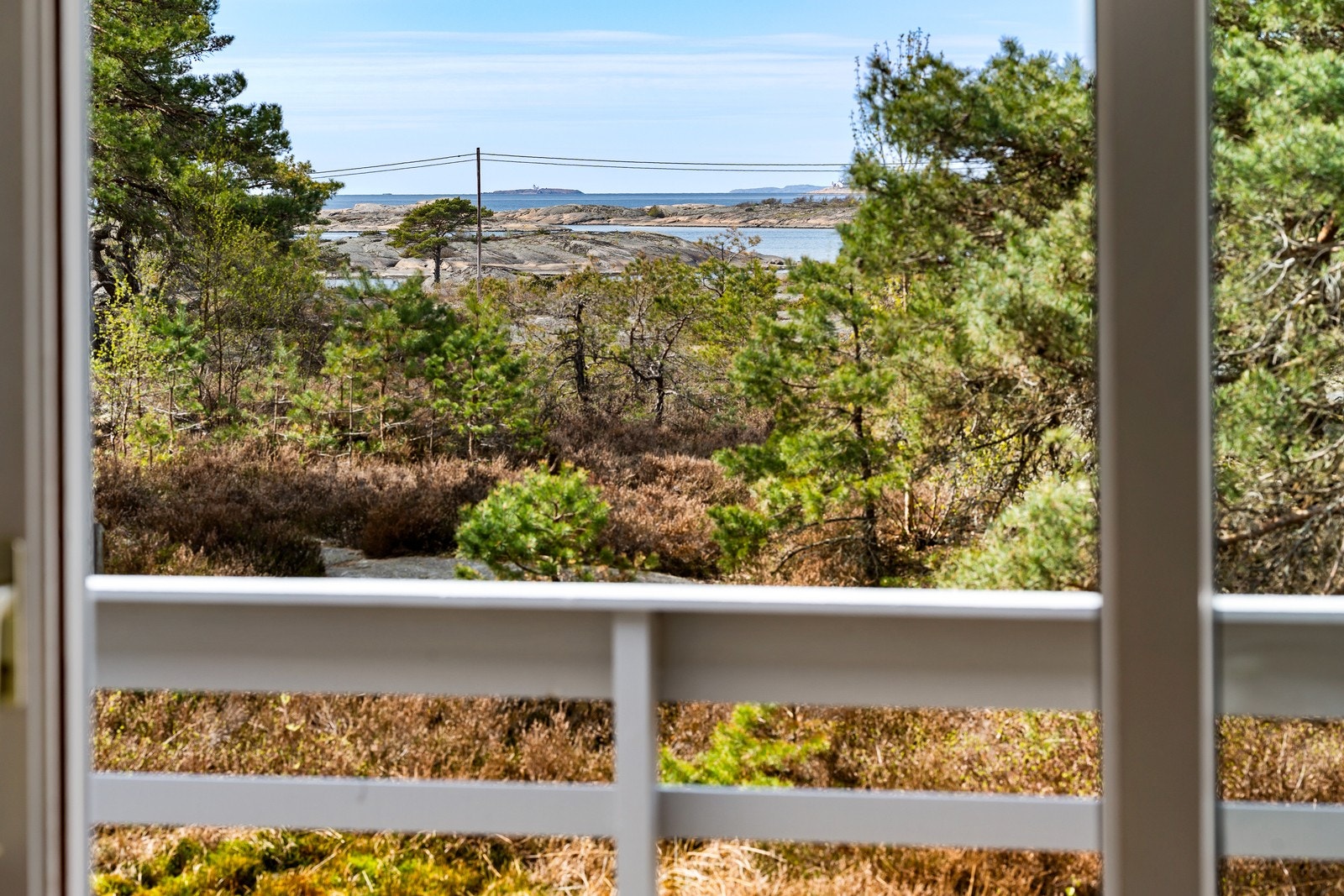 Her kan du nyte flott utsikt over havet mot Strømtangen, Struten og Ferder fyr. Galleribilde