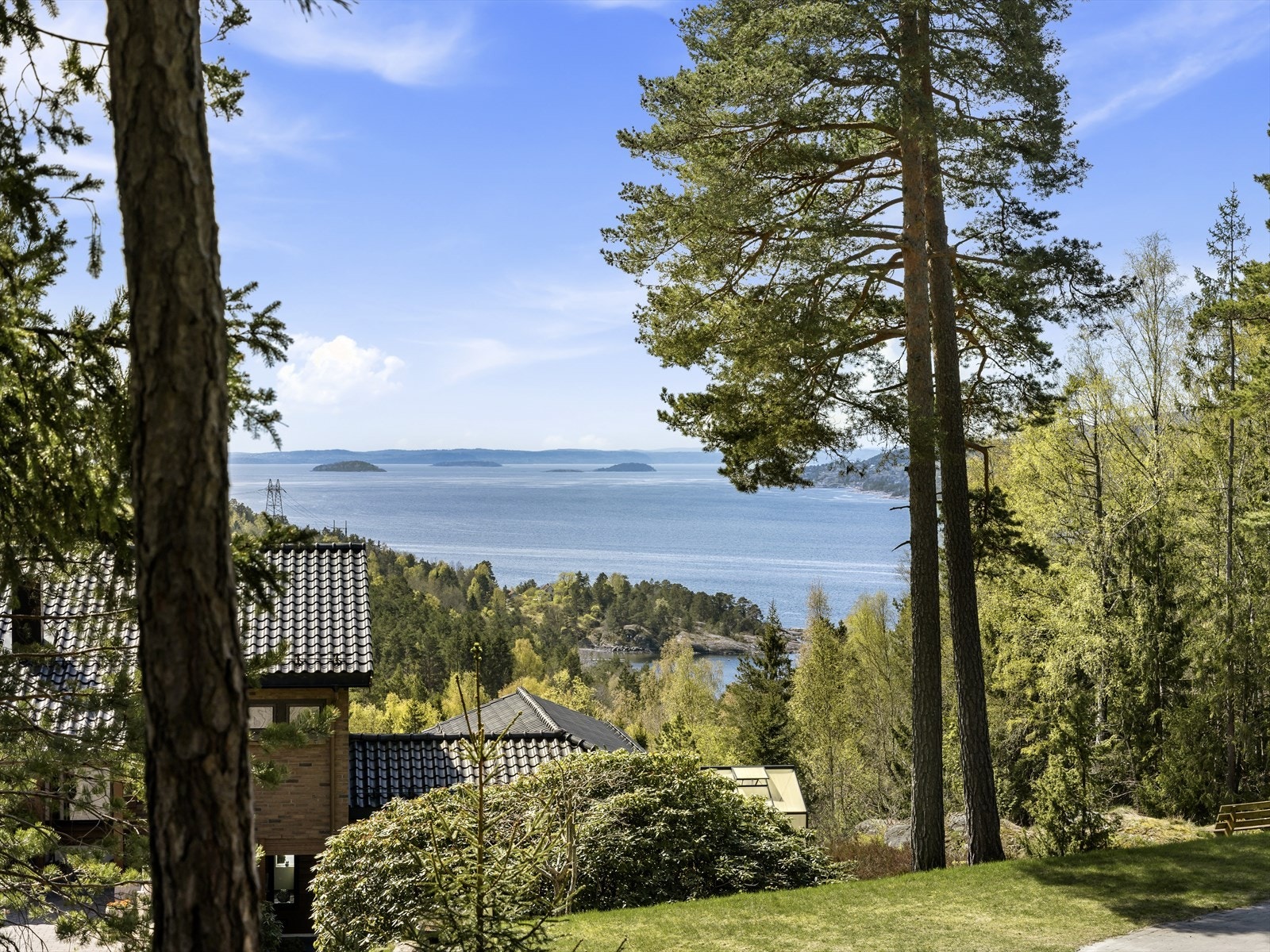 Fra eiendommen er det glimt av Oslofjorden. Galleribilde