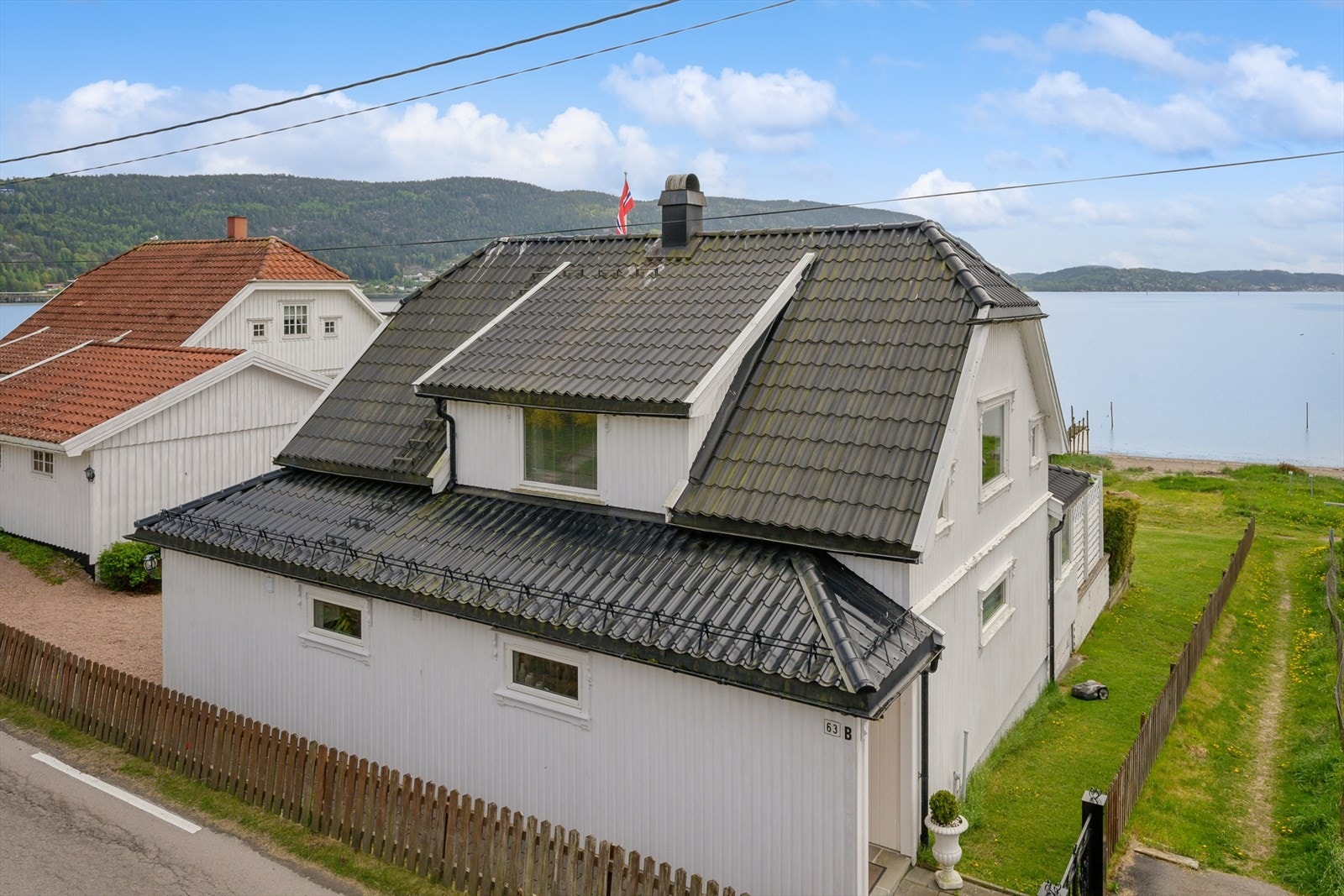 På idylliske Klokkarstua finner du denne spennende eiendommen - attraktivt beliggende i et veletablert og rolig boligstrøk. Galleribilde