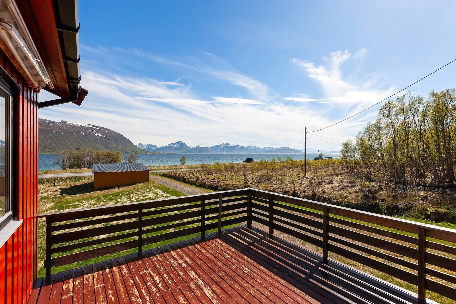 Veranda med plass til utemøbler og grill. Galleribilde