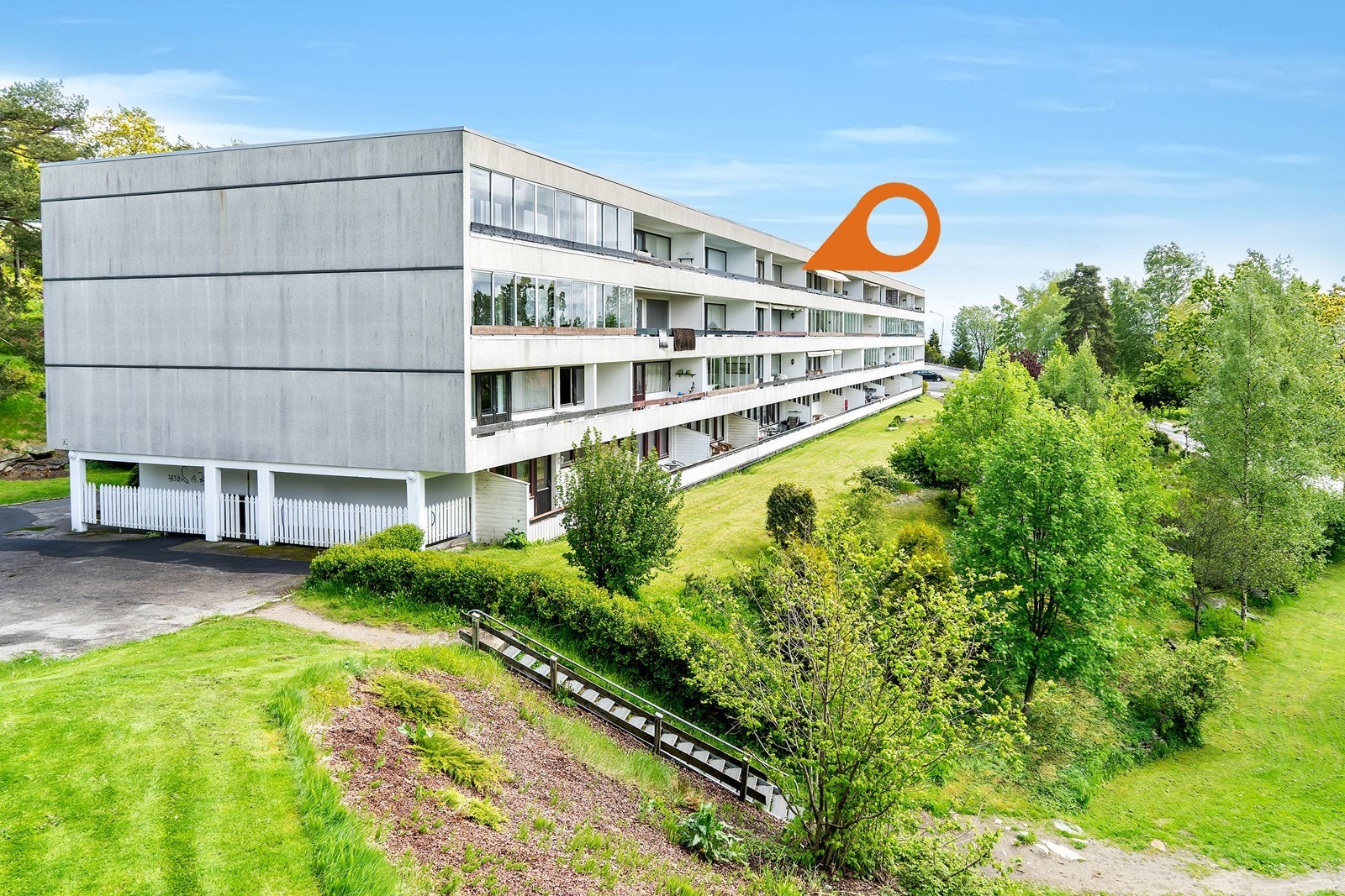 Leiligheten ligger pent plassert i 4.etasje med nydelig vestvendt utsikt. Galleribilde