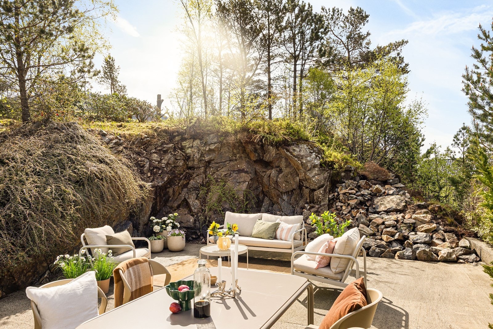 Gode soner for både barn, tenåringer og voksne, samtidig som den usjenerte beliggenheten gir en rolig og privat atmosfære. Galleribilde
