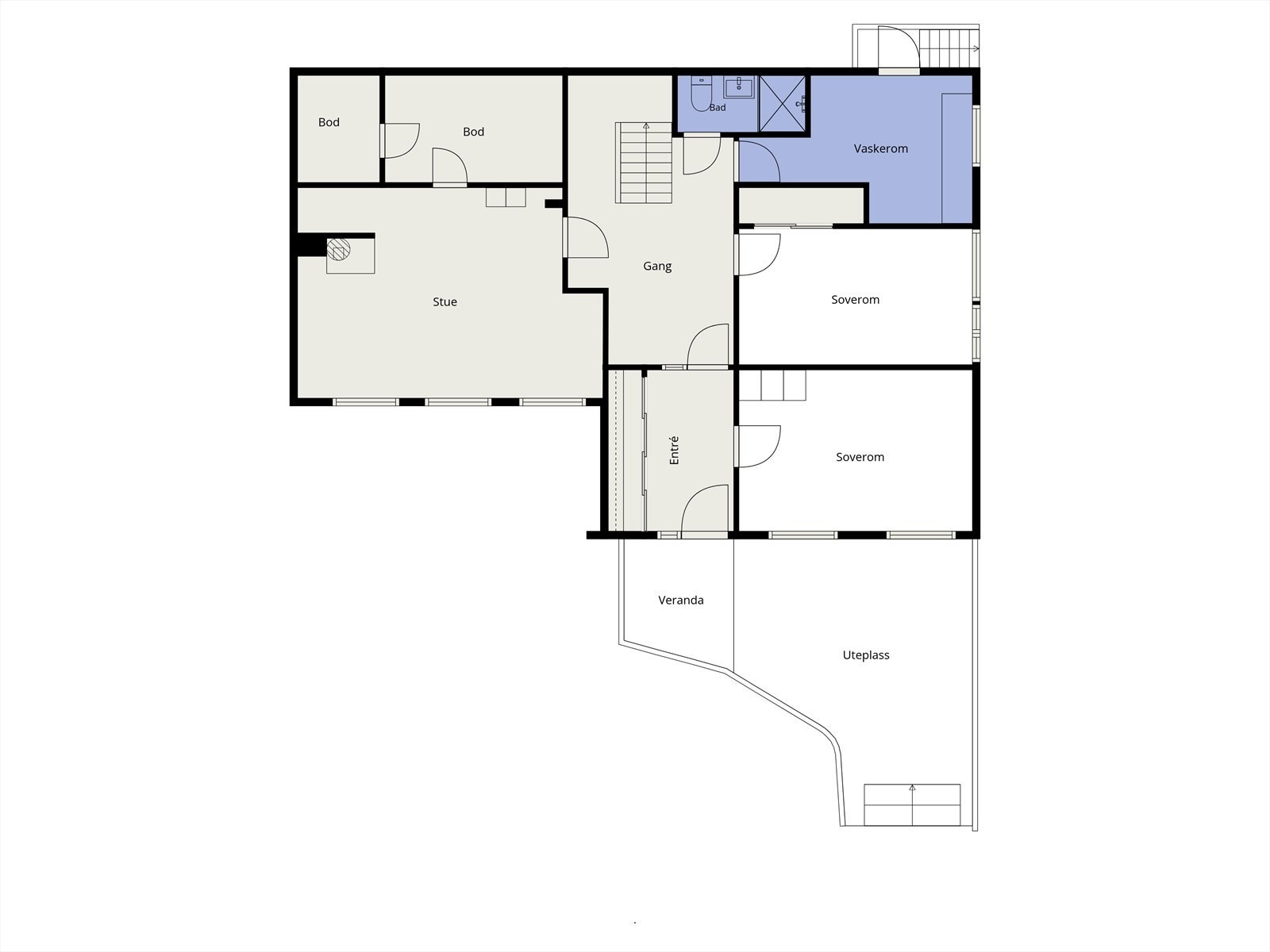 Sokkeletasjen har egen stue, to soverom, bad, vaskerom og boder, i tillegg til boligens hovedinngang. Galleribilde