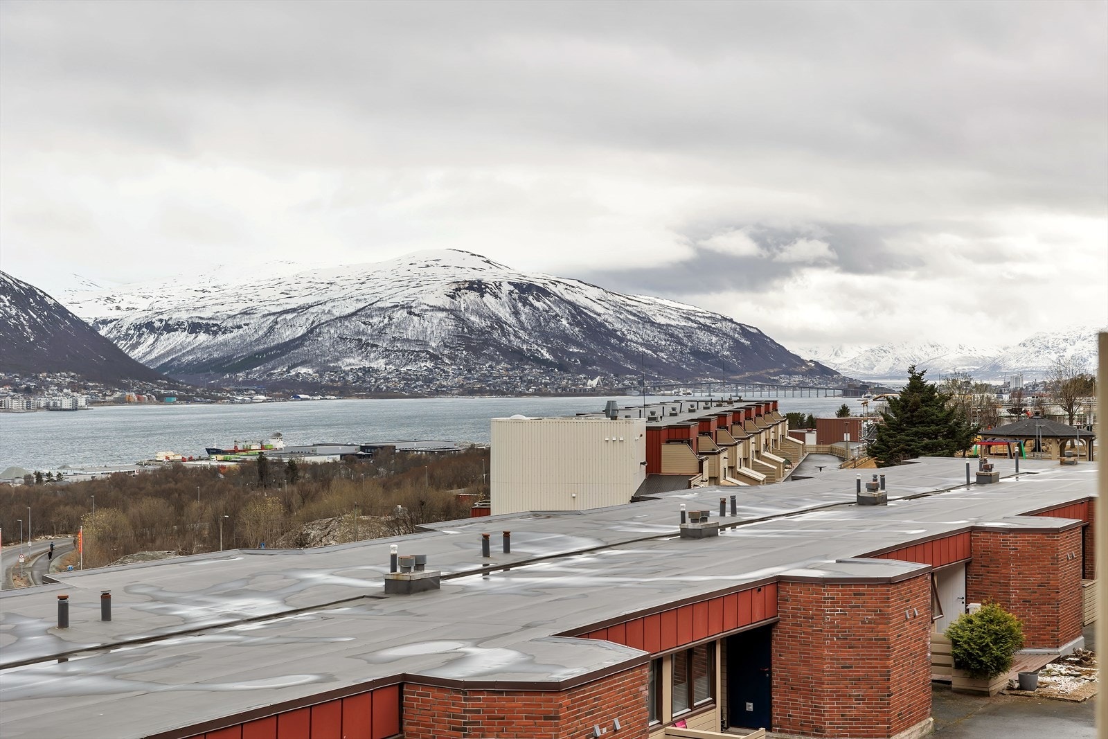 Utsikt mot sørøst. Galleribilde