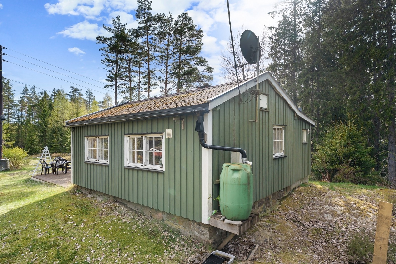 Eier opplyser at boligen er kledd om fasader og isolert for ca 15-20 år siden. Galleribilde