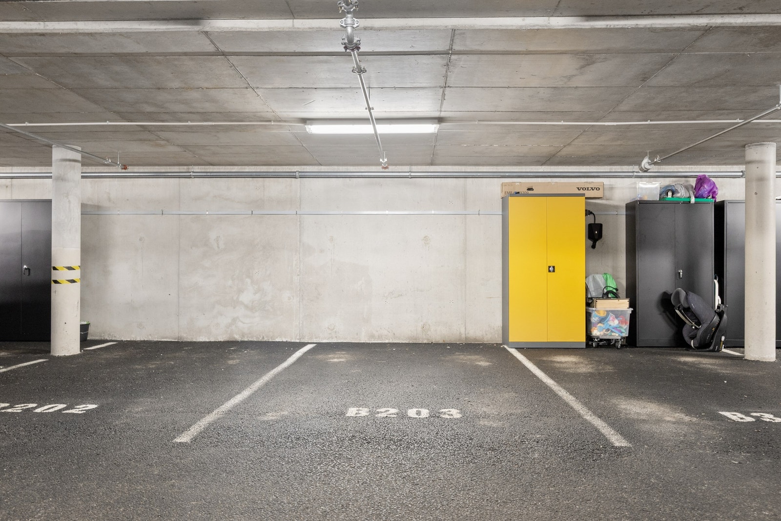 Fast garasjeplass med mulighet for el-bil lader. Leiligheten har også en ekstern bod på 6 kvm ved garasjeanlegget Galleribilde