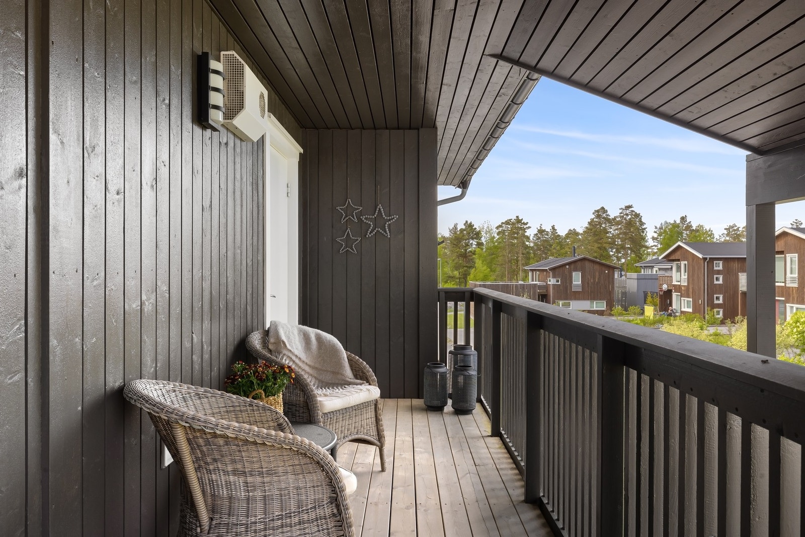Hyggelig og overbygd inngangsparti Galleribilde