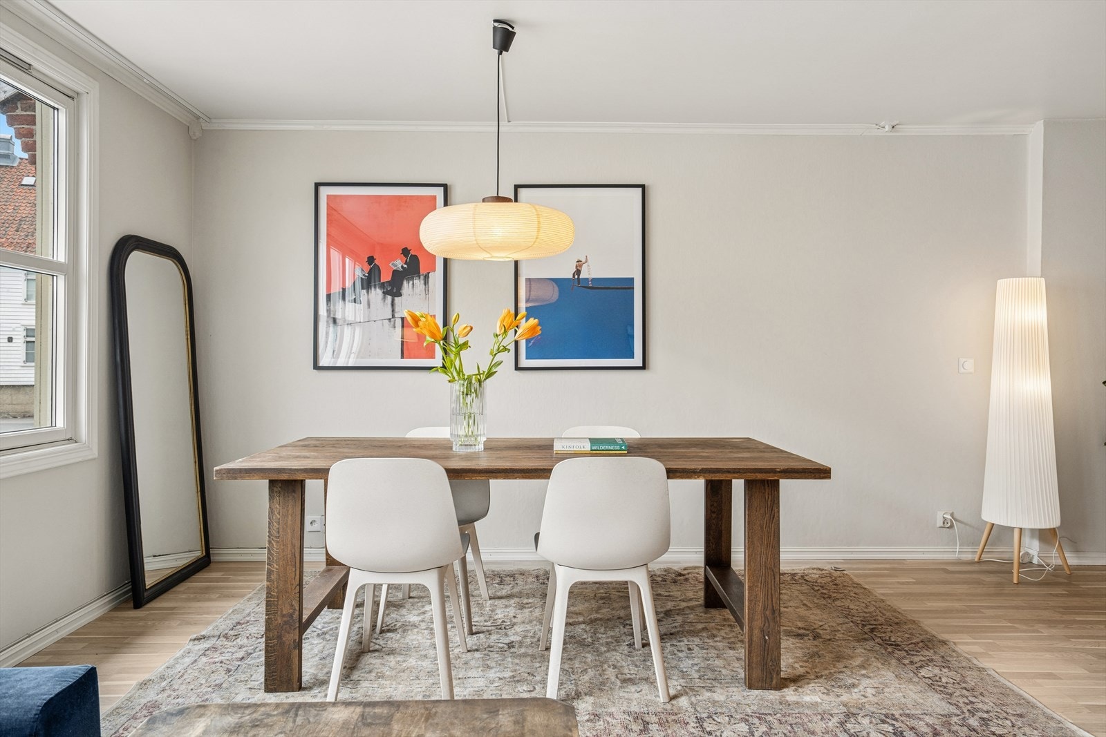 Her kan du dekke opp til hyggelige middager med god plass rundt bordet. Galleribilde