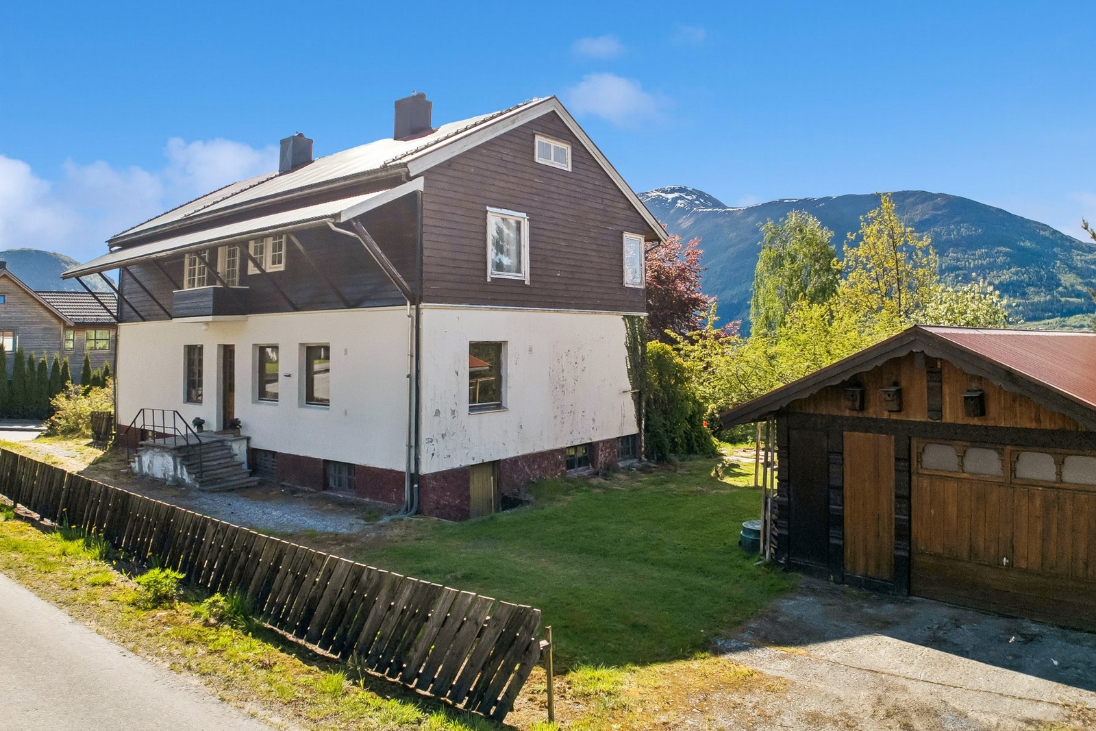 - Eiendommen har kort vei til både barnehage og barneskole, samt sentrum - Galleribilde