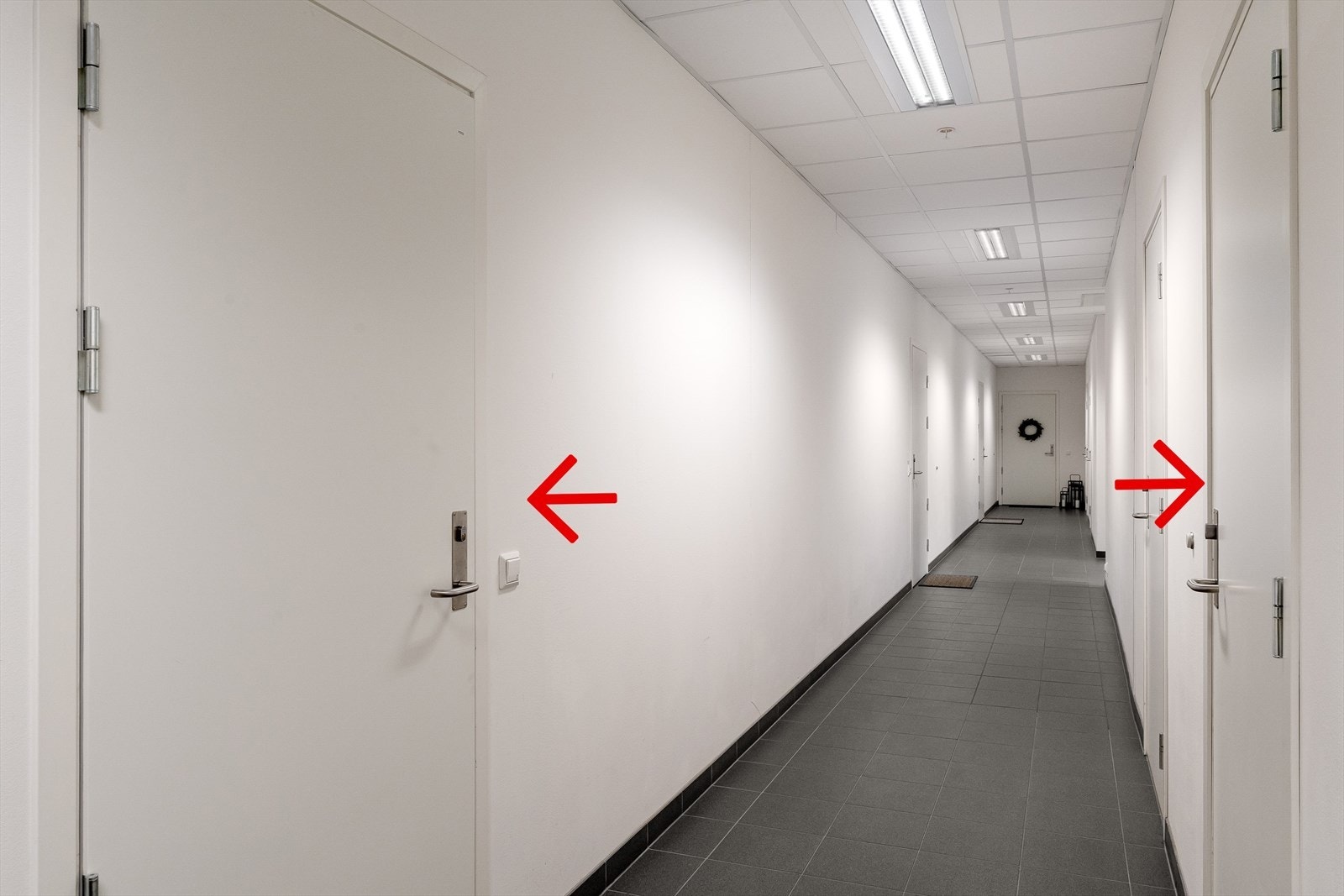 Praktisk sportsbod rett utenfor inngangen til leiligheten Galleribilde