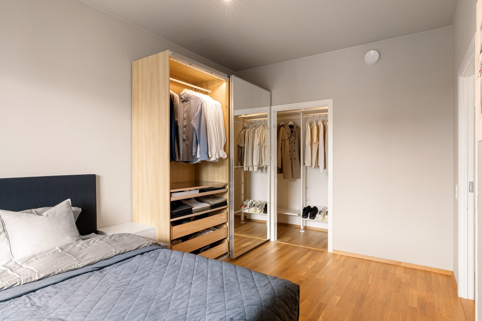 Inngang til eget walk-in-closet/bod Galleribilde