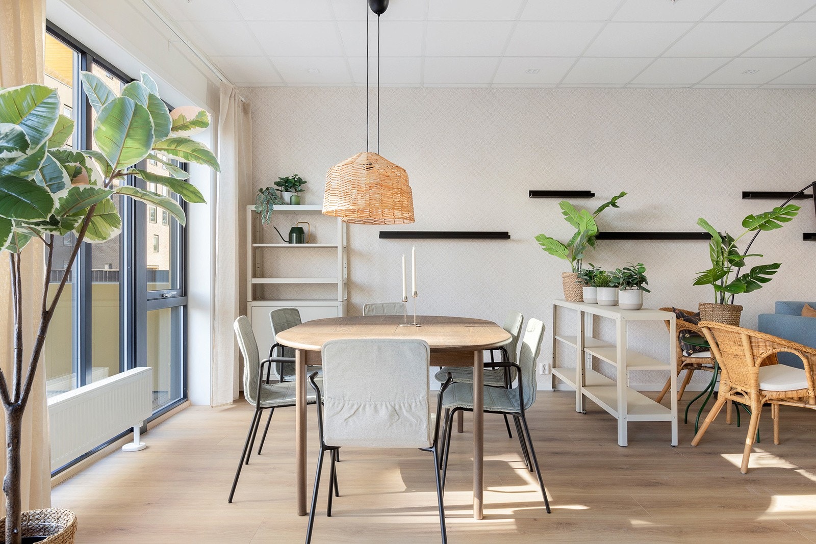 Spisestue i leilighet som kan leies til eget bruk. Galleribilde