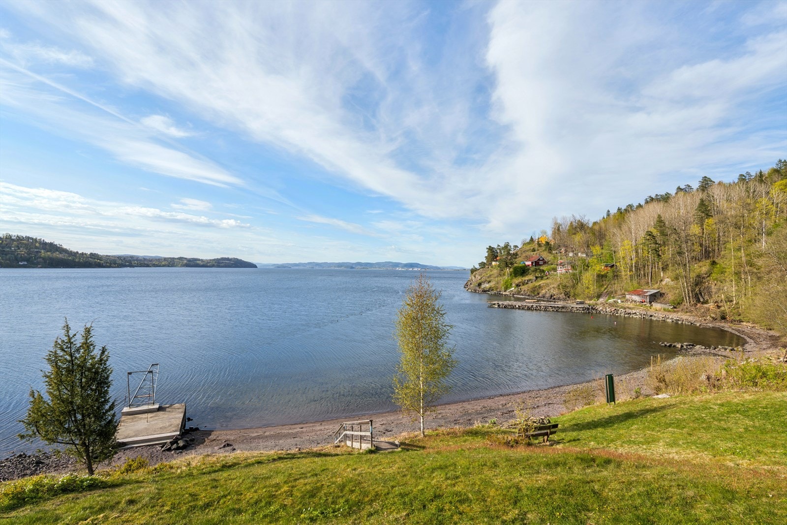 Hyttefeltet har en felles badebrygge Galleribilde