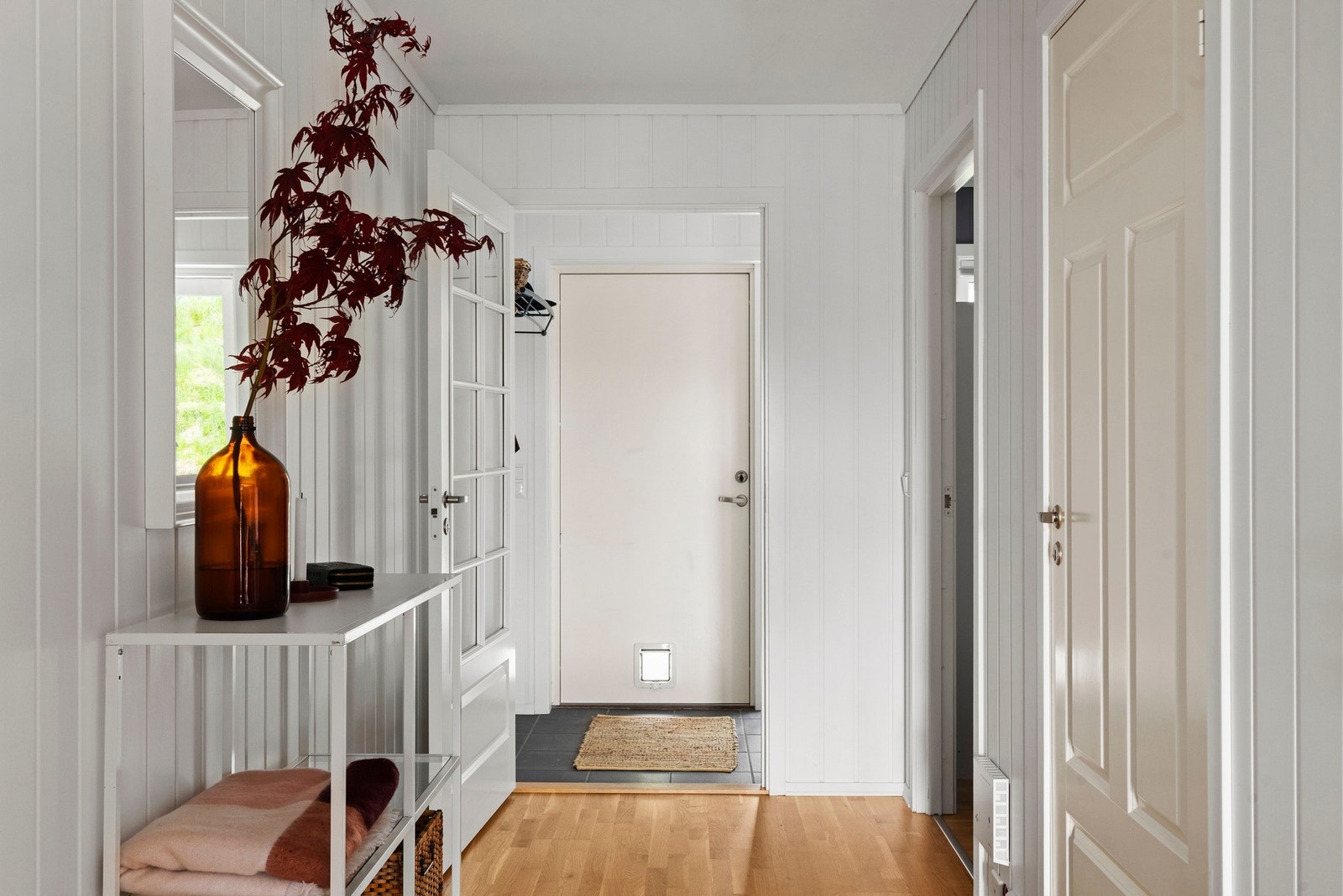 Entré med plass til oppbevaring av yttertøy og sko. Galleribilde