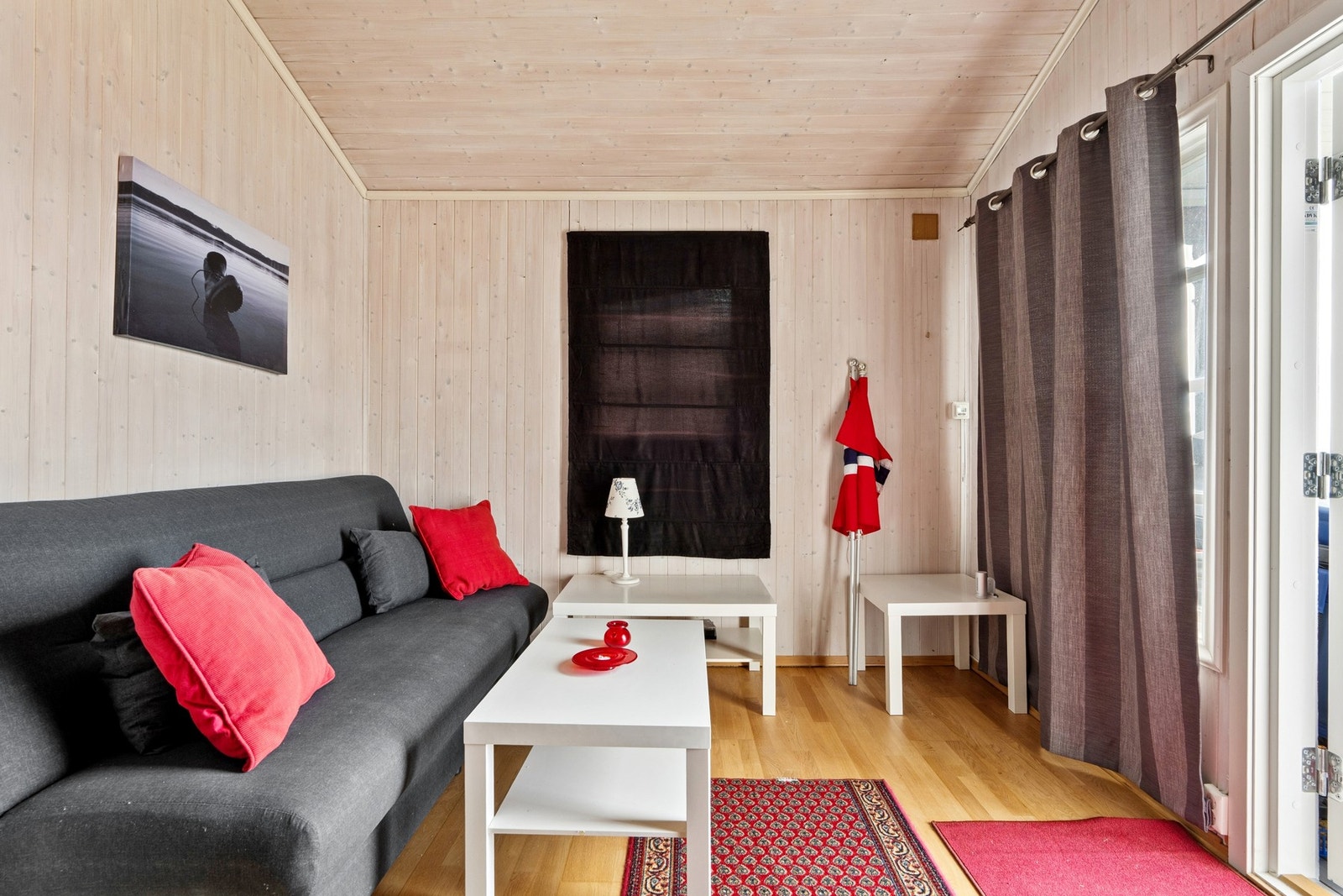 Det separate annekset på 17 m² gir fleksible bruksmuligheter og ekstra soveplasser. Galleribilde