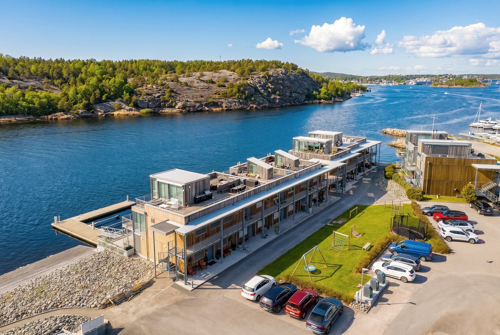 Det medfølger parkeringsplass og ekstern bod til leiligheten. Galleribilde