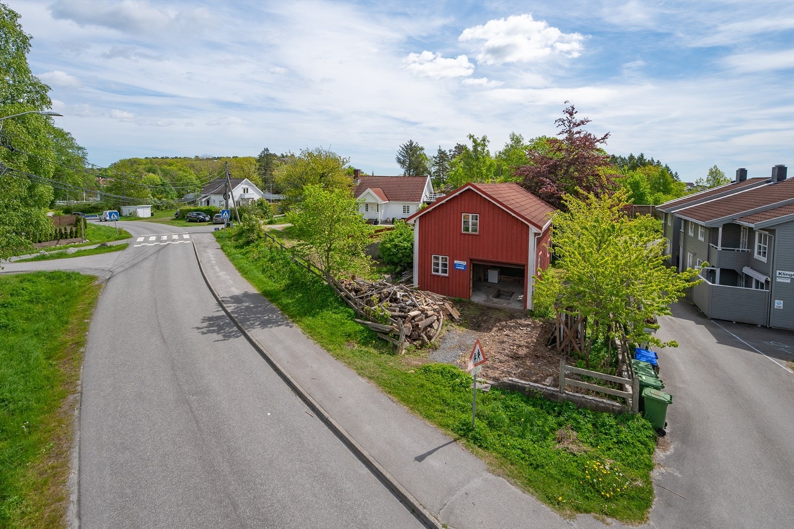 Fra eiendommen er det gangavstand til butikker på Fokussenteret og turområder på Dømmesmoen. Galleribilde