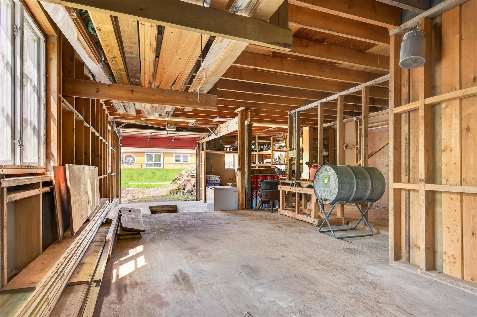 Bygningen har et samlet eksternt bruksareal på 164 m², noe som gir rikelig med muligheter. Galleribilde