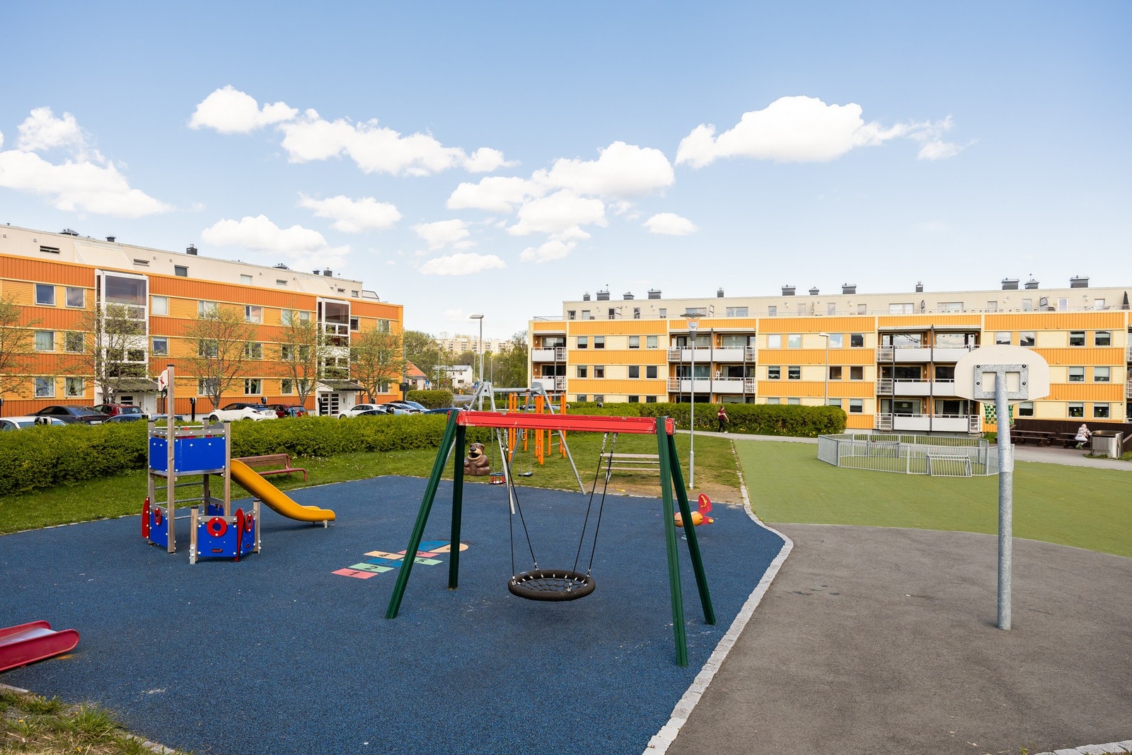 Området har et hyggelig og mangfoldig bomiljø med beboere i alle livsfaser - Perfekt for deg som ønsker et variert og levende nærmiljø. Galleribilde
