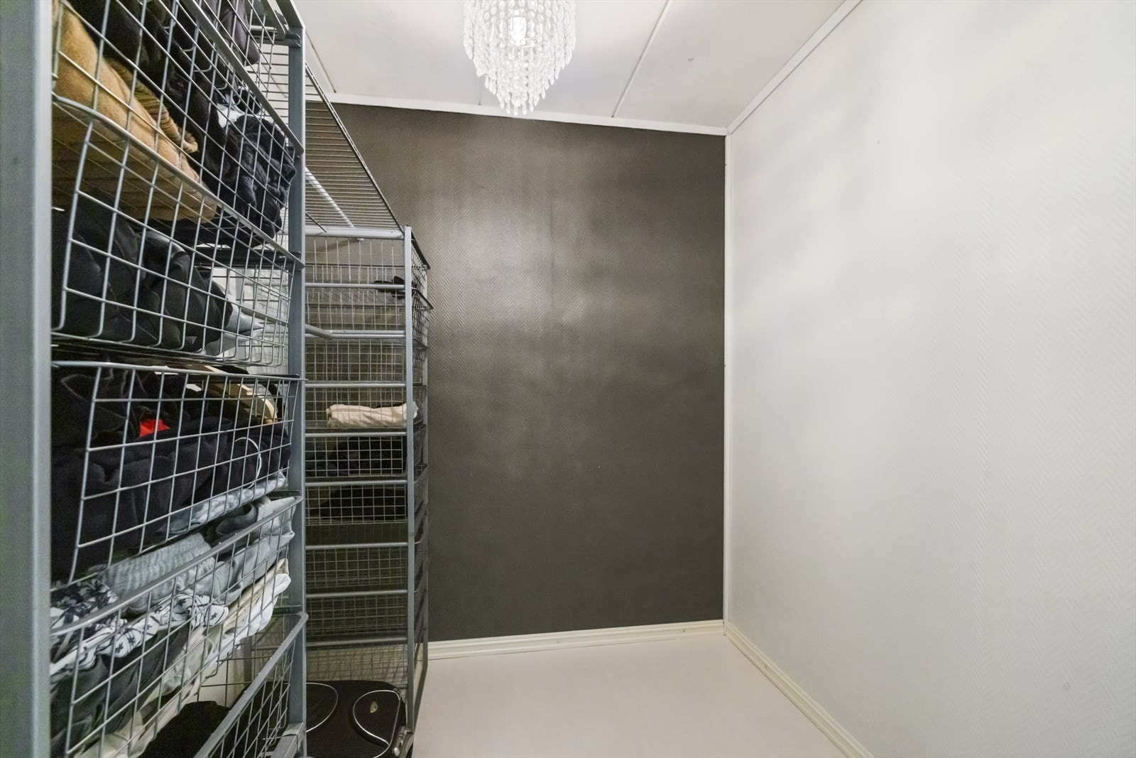 Det er meget god oppbevaringsplass i to innvendige bodrom Galleribilde