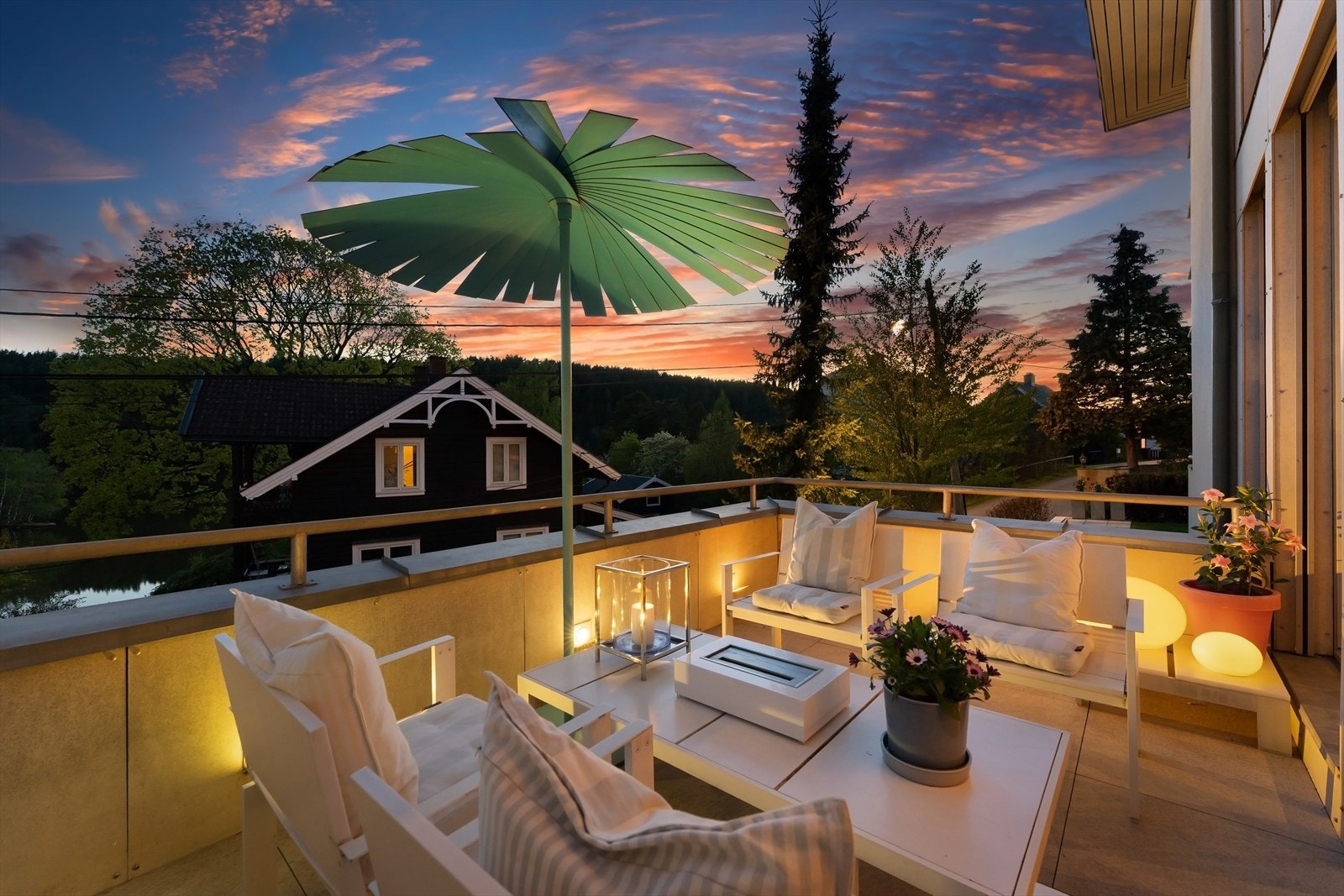 Flott terrasse i 2.etasje. Galleribilde