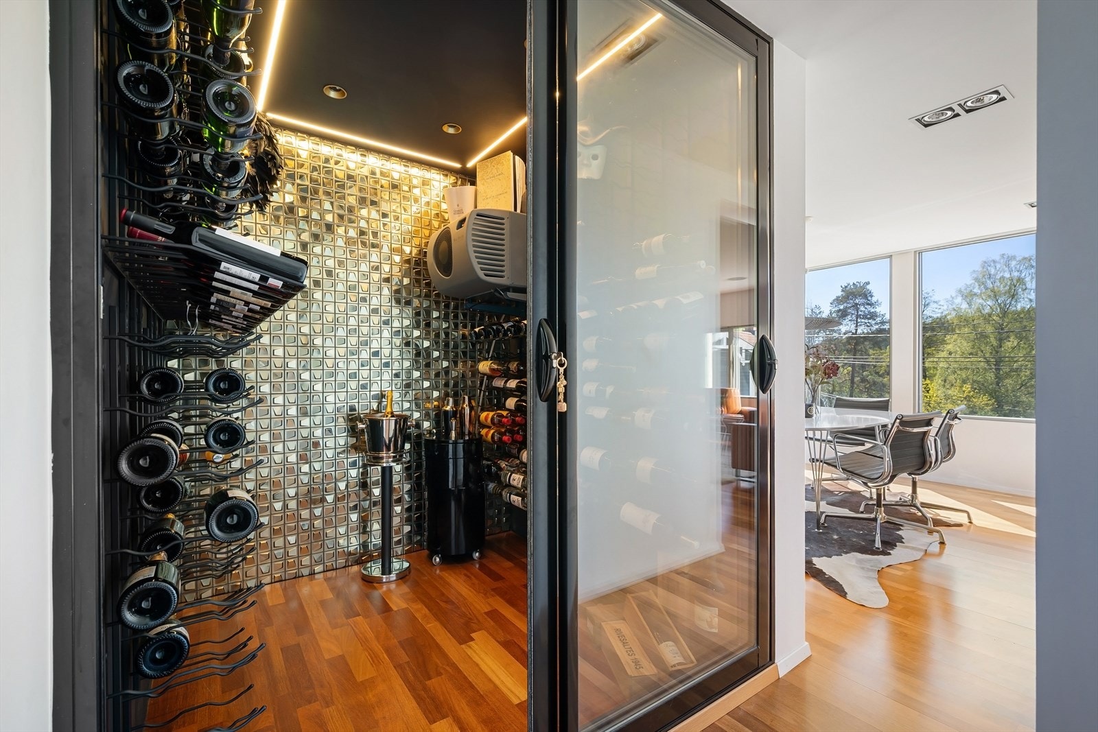 Eget vinrom. Galleribilde