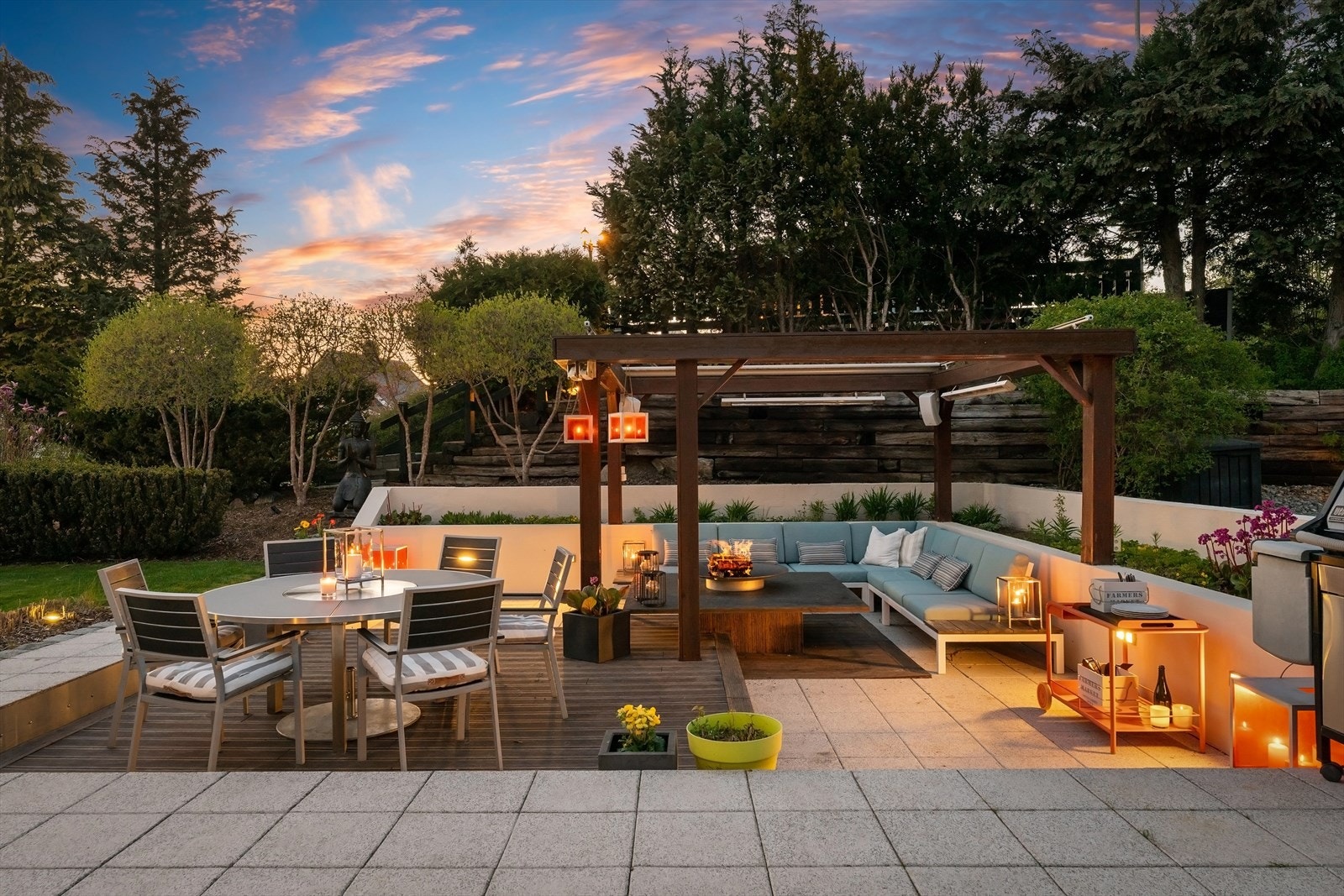 Flott terrasse med pergola Galleribilde