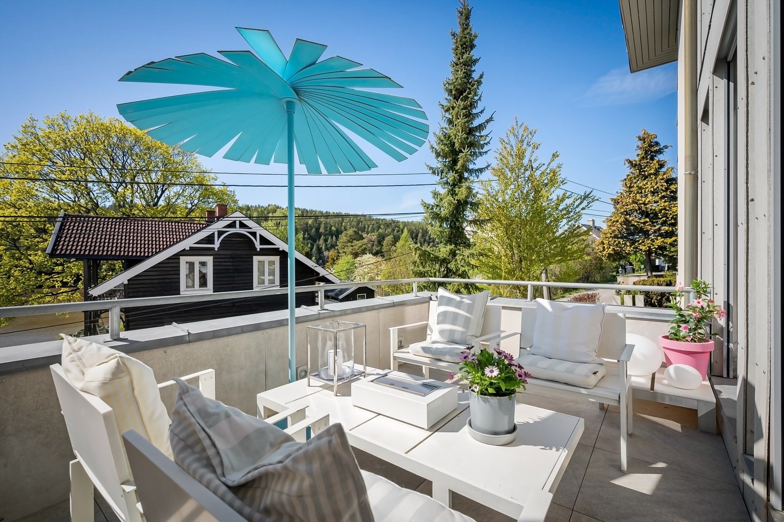 Solrik terrasse på ca. 11 kvm. Galleribilde