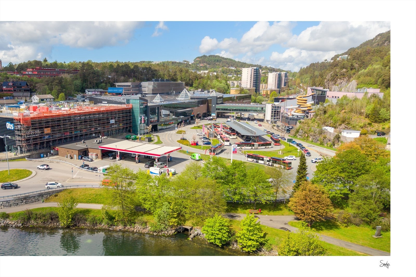 Det er et svært godt tilbud av kollektivtransport fra Vestkanten Galleribilde
