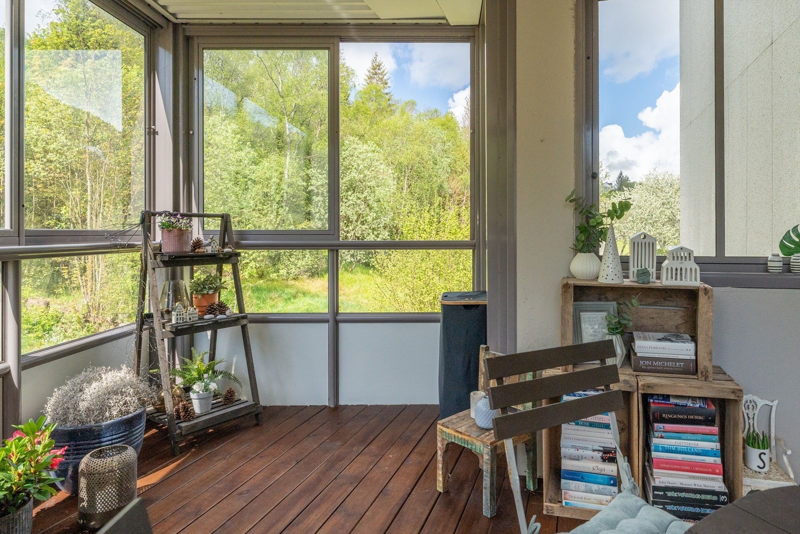 På varme sommerdager kan man skyve vinduene til siden Galleribilde