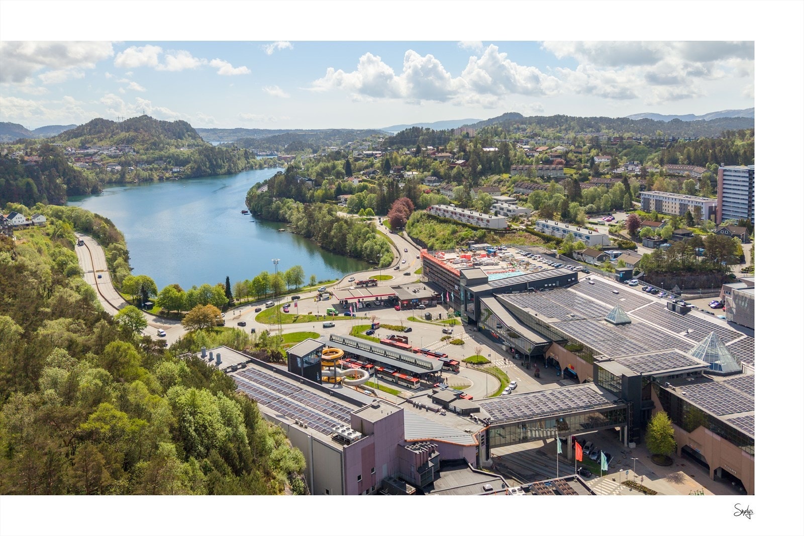 Kun få minuttters gange unna boligen finnes Vestkanten storsenter, hvor det finnes utallige tilbud for enhver. Galleribilde