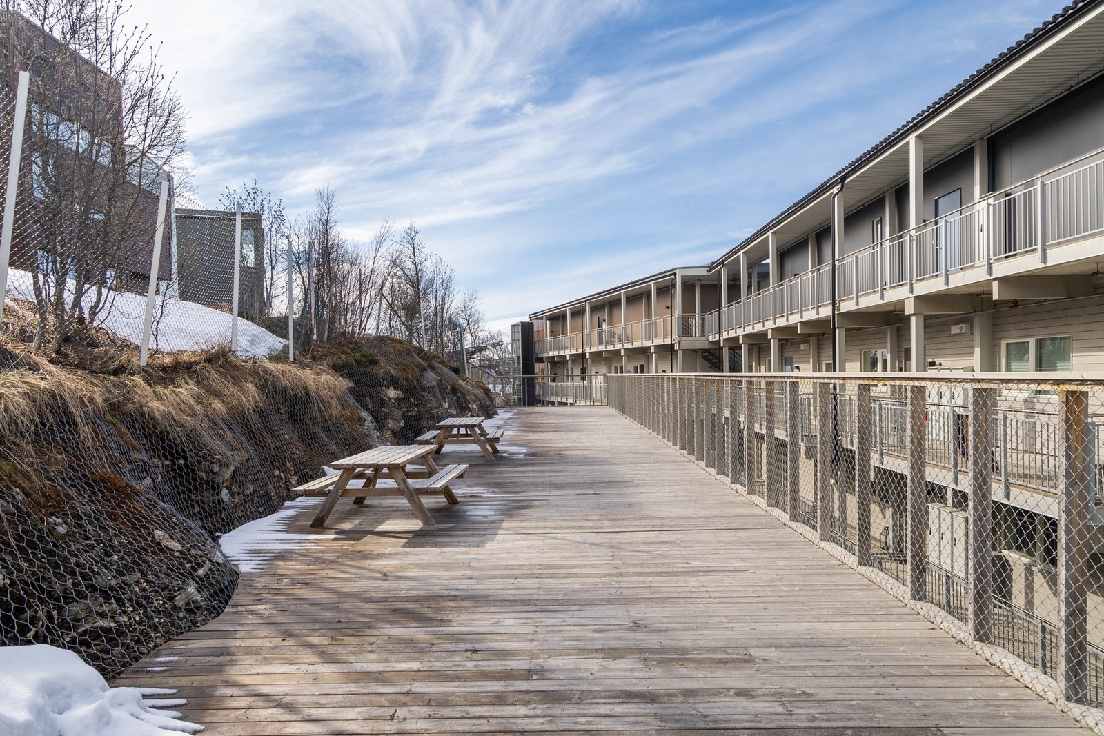 Sameiet disponerer en stor, felles takterrasse med sittegrupper og flott utsikt. Galleribilde