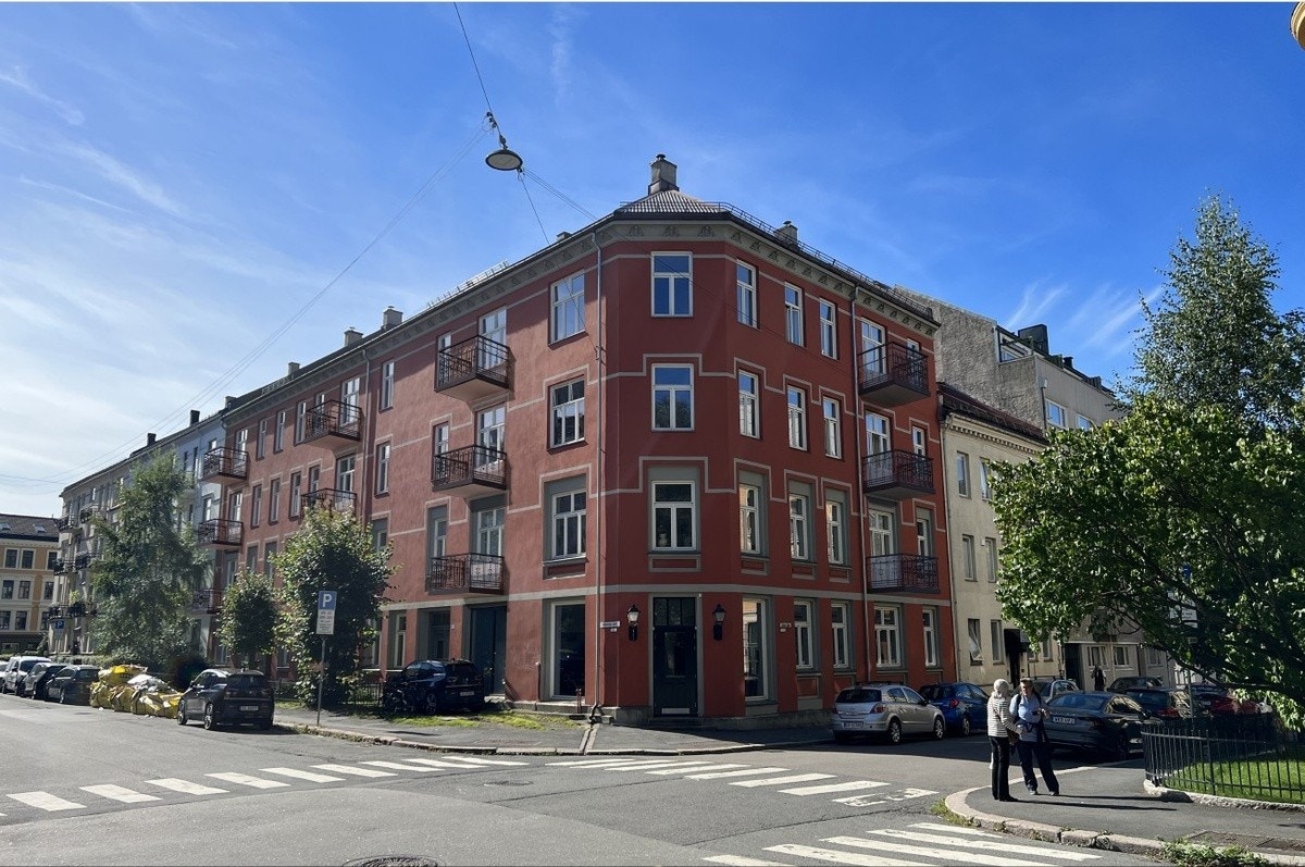 Balkong kommer ila. 2025 Galleribilde
