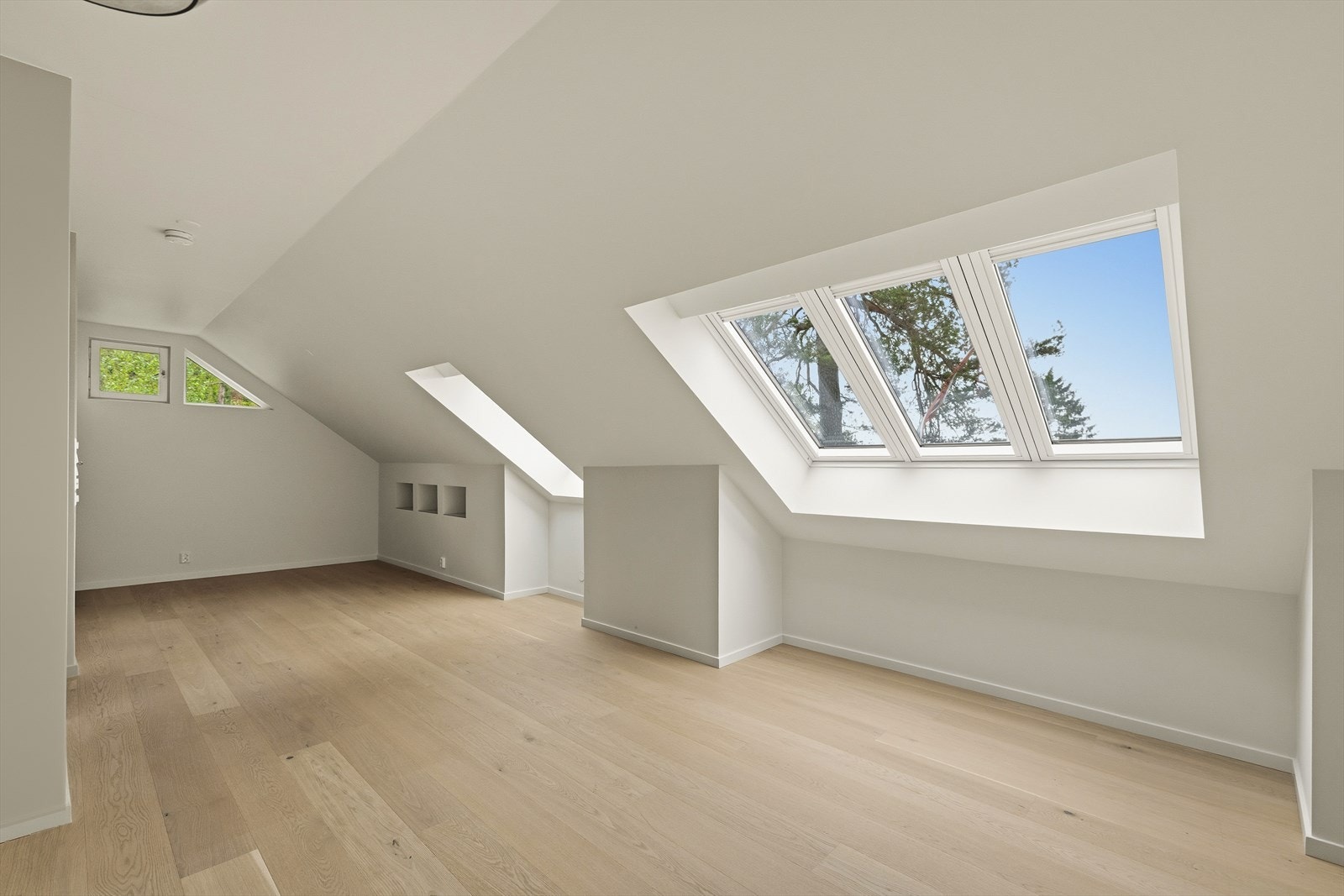 Det ble satt i nye velux vinduer i 2022. Galleribilde