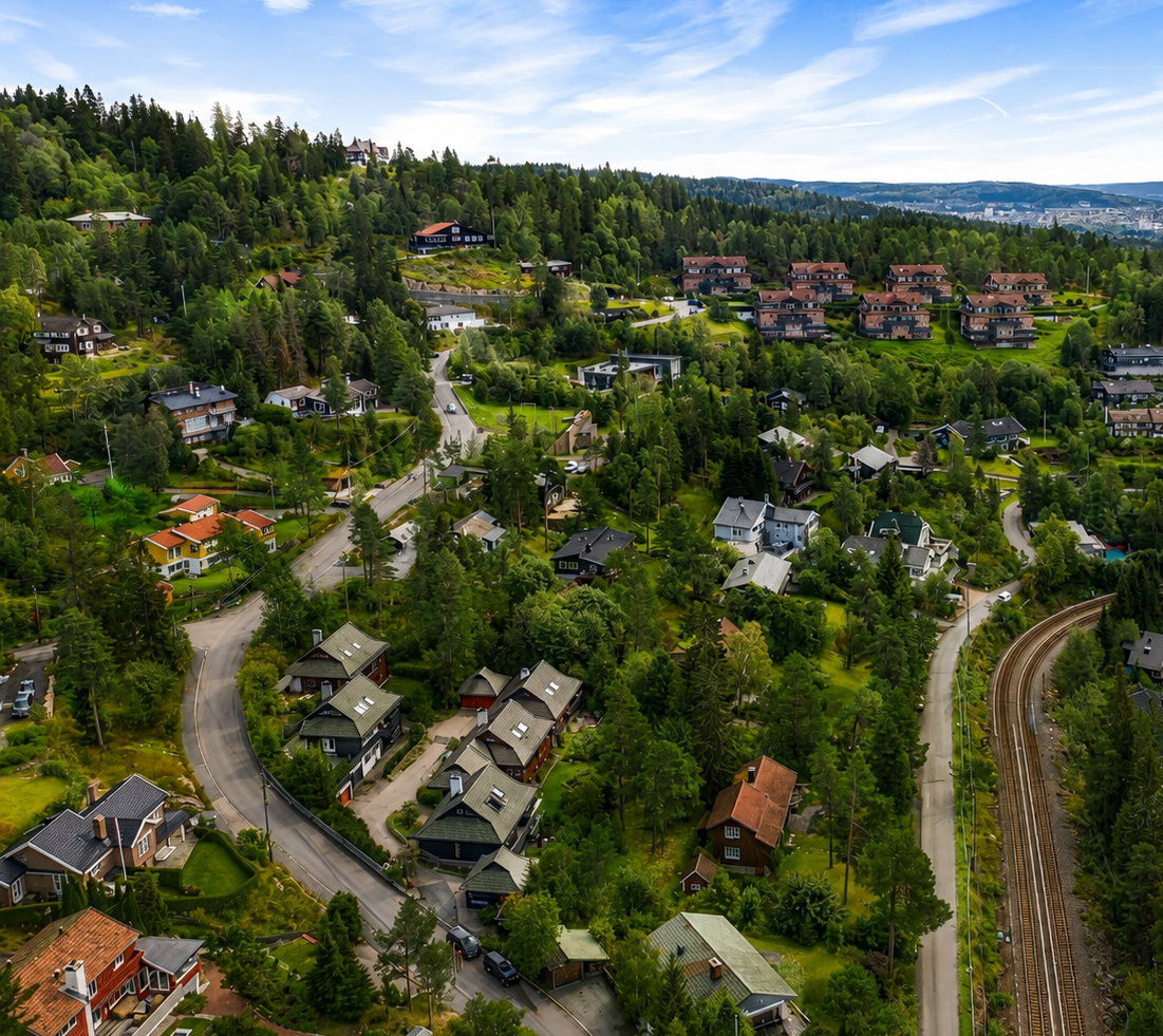 Huset har en flott beliggenhet i Voksenlia med kort vei til t-banen. Galleribilde