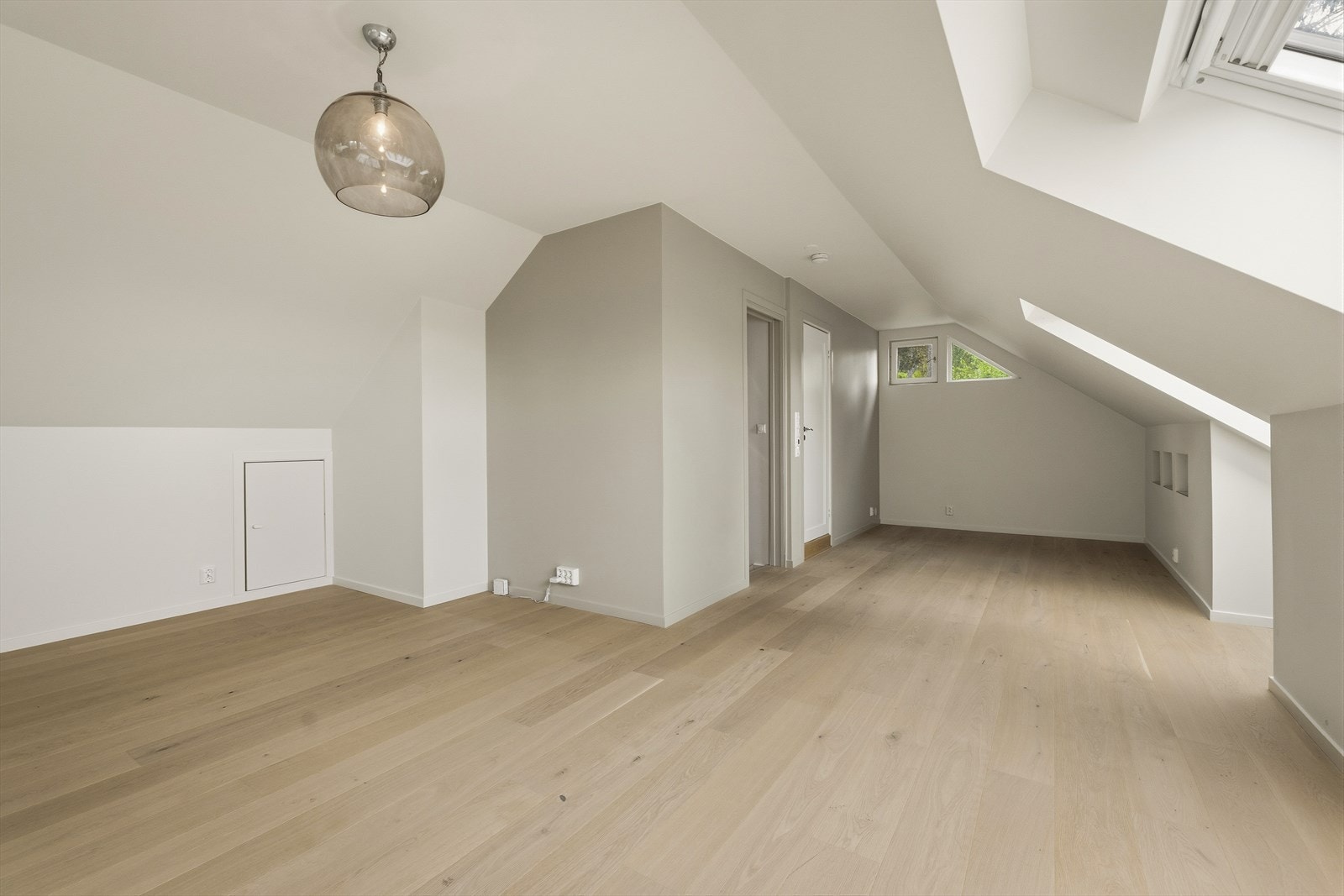 Loftsstuen har også direkte adkomst til bad. Galleribilde