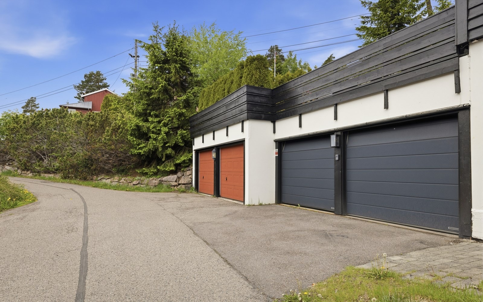 Parkering i dobbelgarasje. Galleribilde