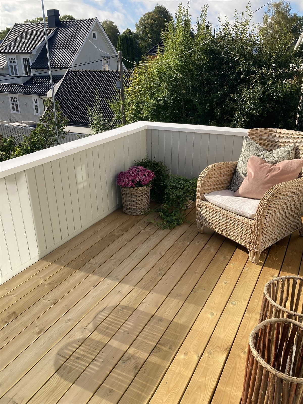 God plass for utemøbler og grill.- Sommerbilder fra selger Galleribilde