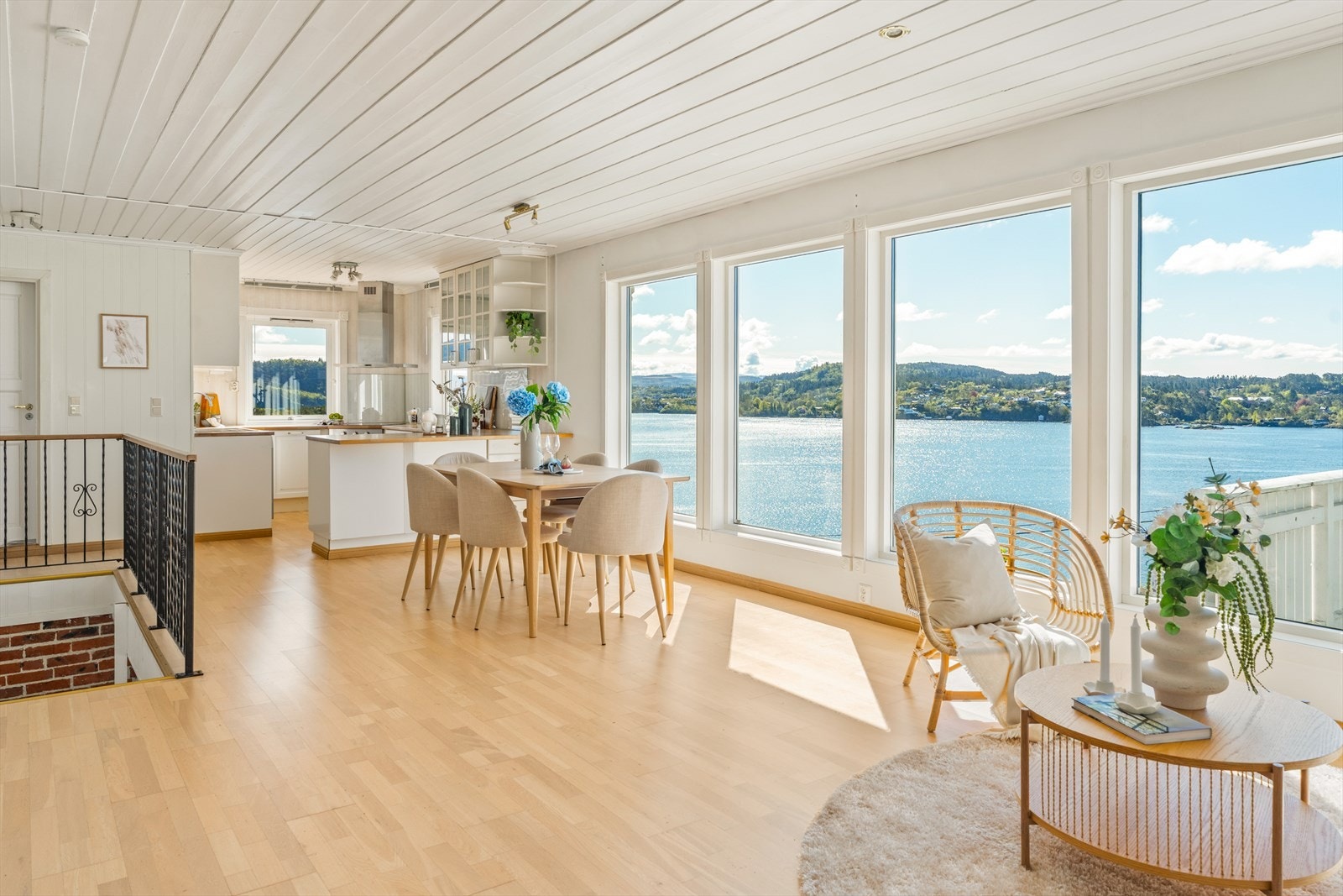 God plass til innredning av stor spisegruppe - et utmerket samlingspunkt for hele familien! Galleribilde