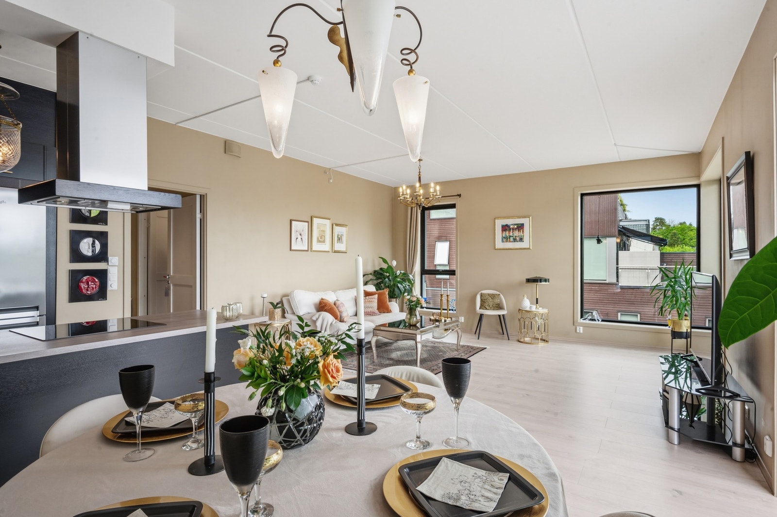I stuen er takhøyden på ca. 2,8m Galleribilde