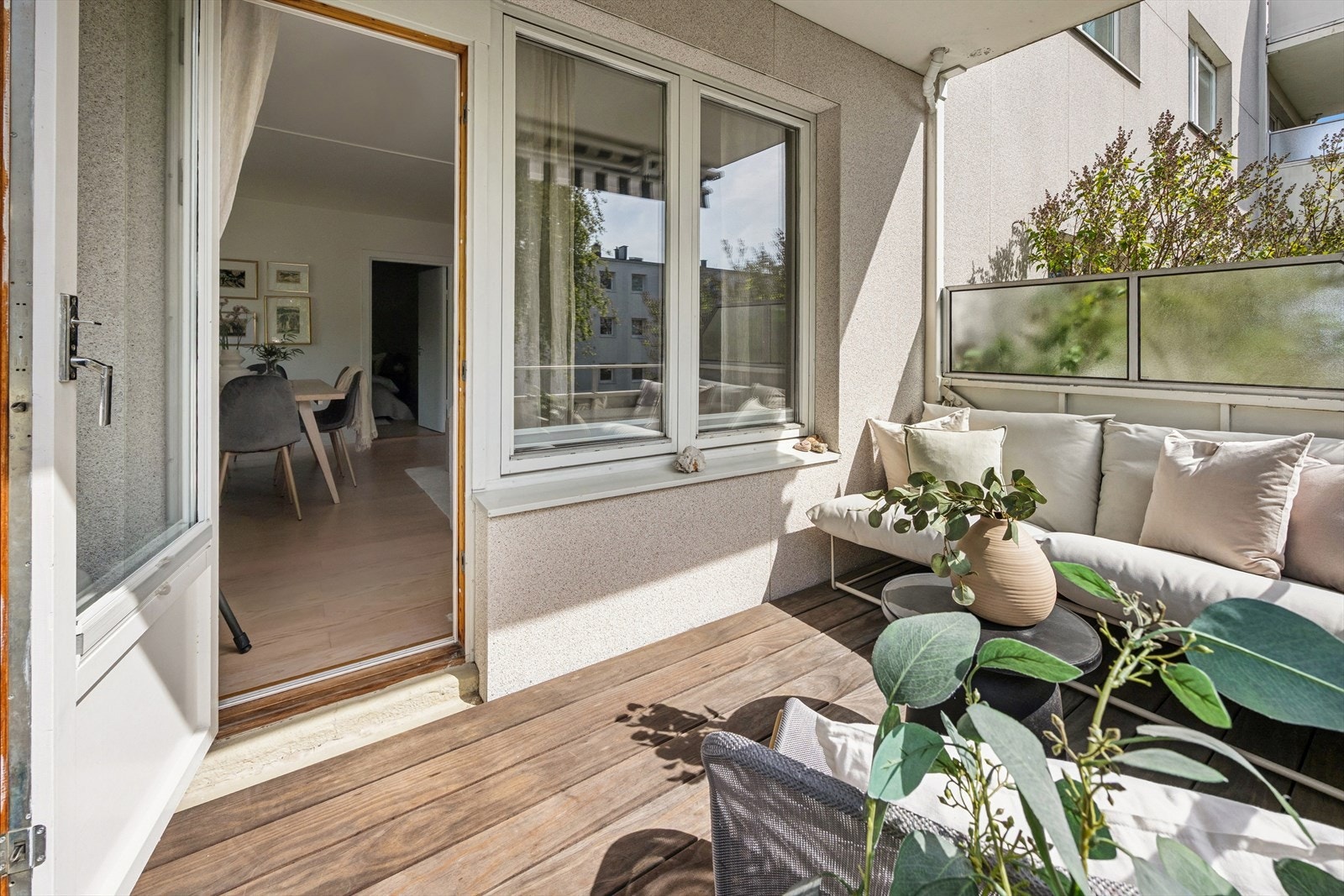 Balkongen er syd-/vestvendt og er på hele 7m². Galleribilde